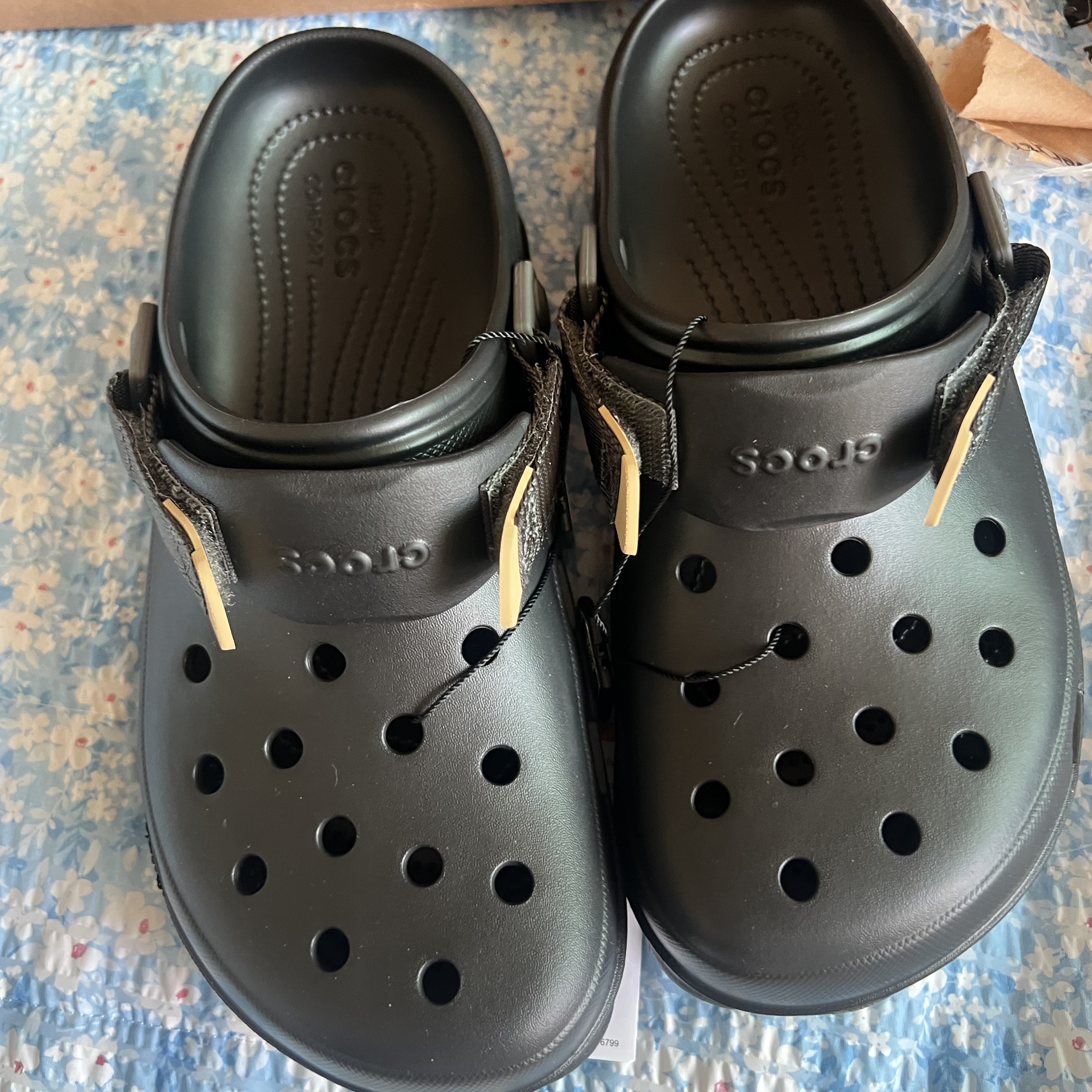 Crocs All Terrain Clog Black 착용 스타일 - 2