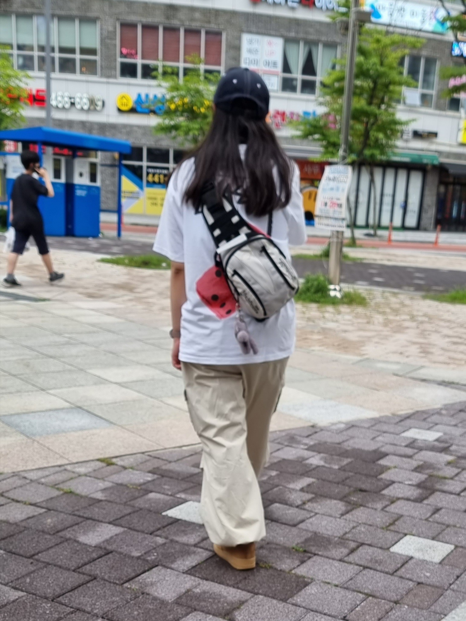 Nike Air Force 1 '07 WB Flax, Stussy Fuzzy Dice T-Shirt White 착용 스타일 - 2