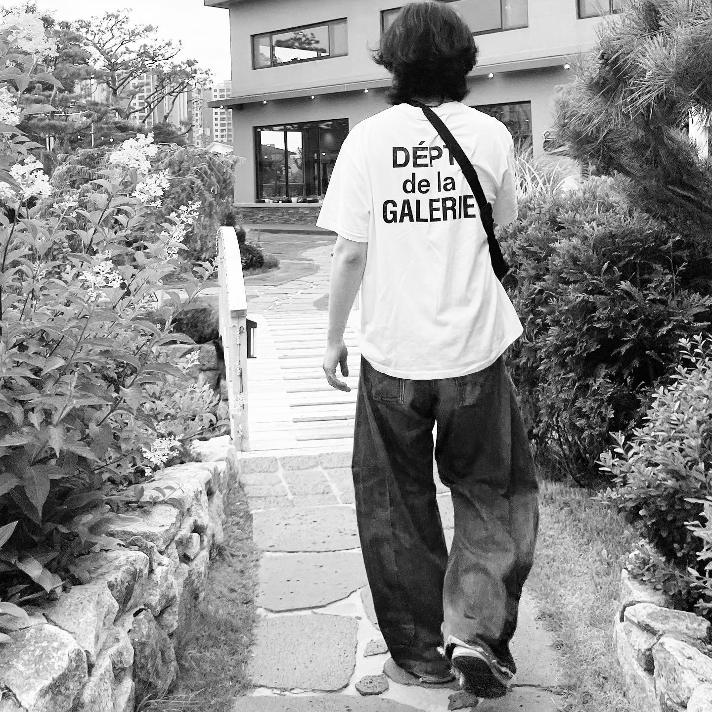 Gallery Dept. Souvenir T-Shirt Baby Blue, Maison Mihara Yasuhiro Peterson OG Sole OH Canvas Low-top Sneakers Black 착용 스타일 - 1