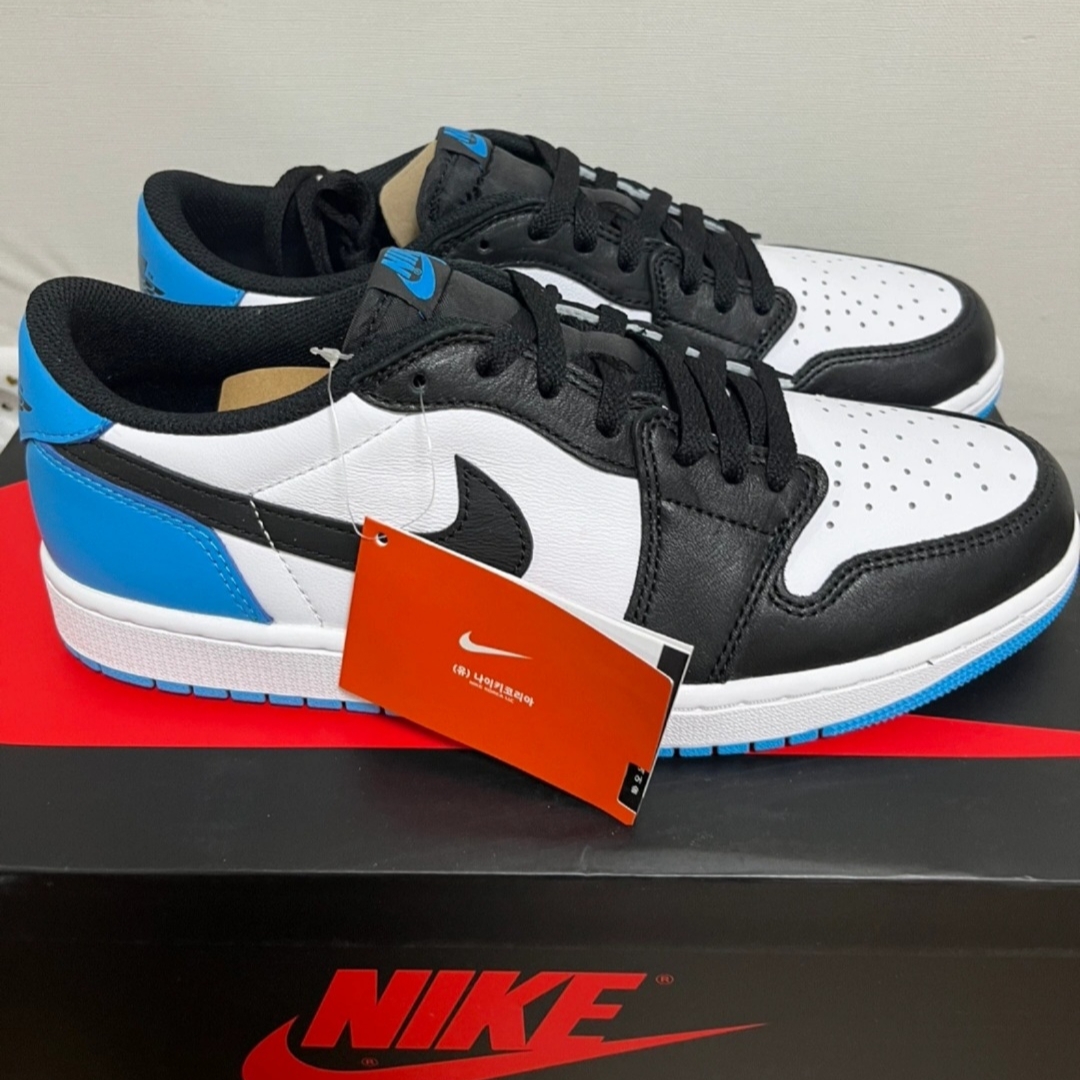 Jordan 1 Retro Low OG Black and Dark Powder Blue 착용 스타일