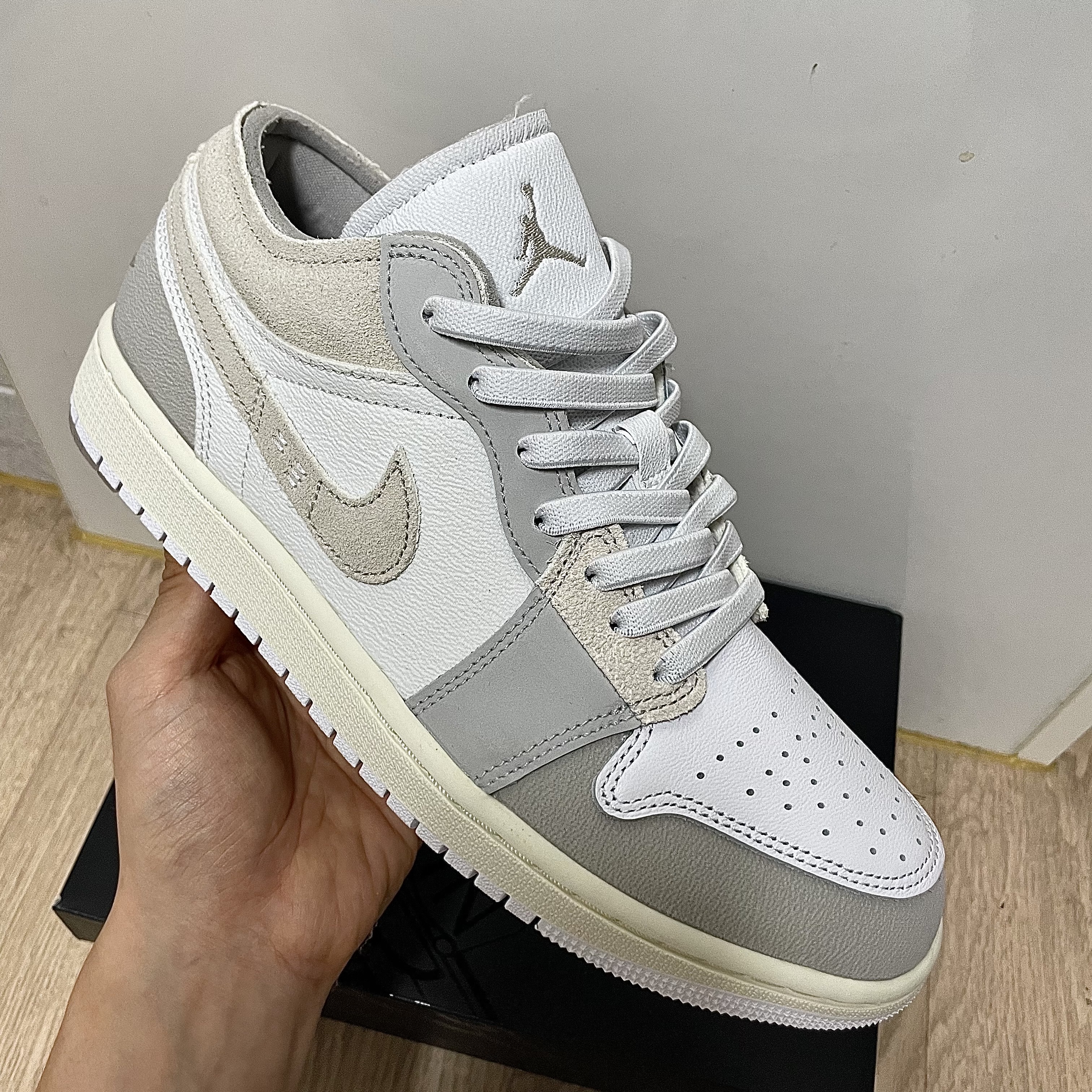 Jordan 1 Low SE Craft Tech Grey 착용 스타일 - 1