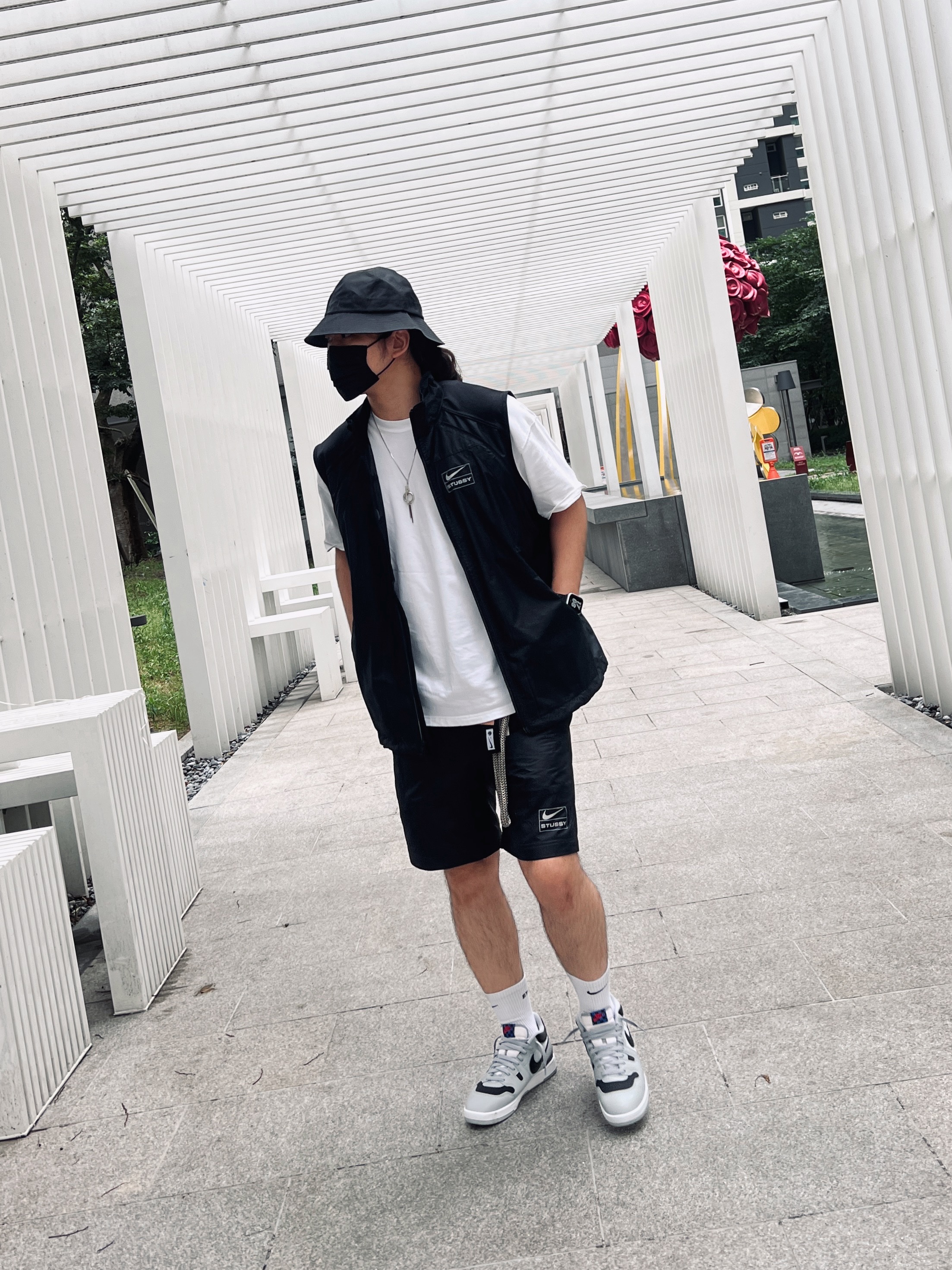 Nike x Stussy NRG FL Storm-Fit Bucket Hat Black, Nike x Stussy NRG FL Storm-Fit Jacket Black (DO5304-010) 착용 스타일 - 1