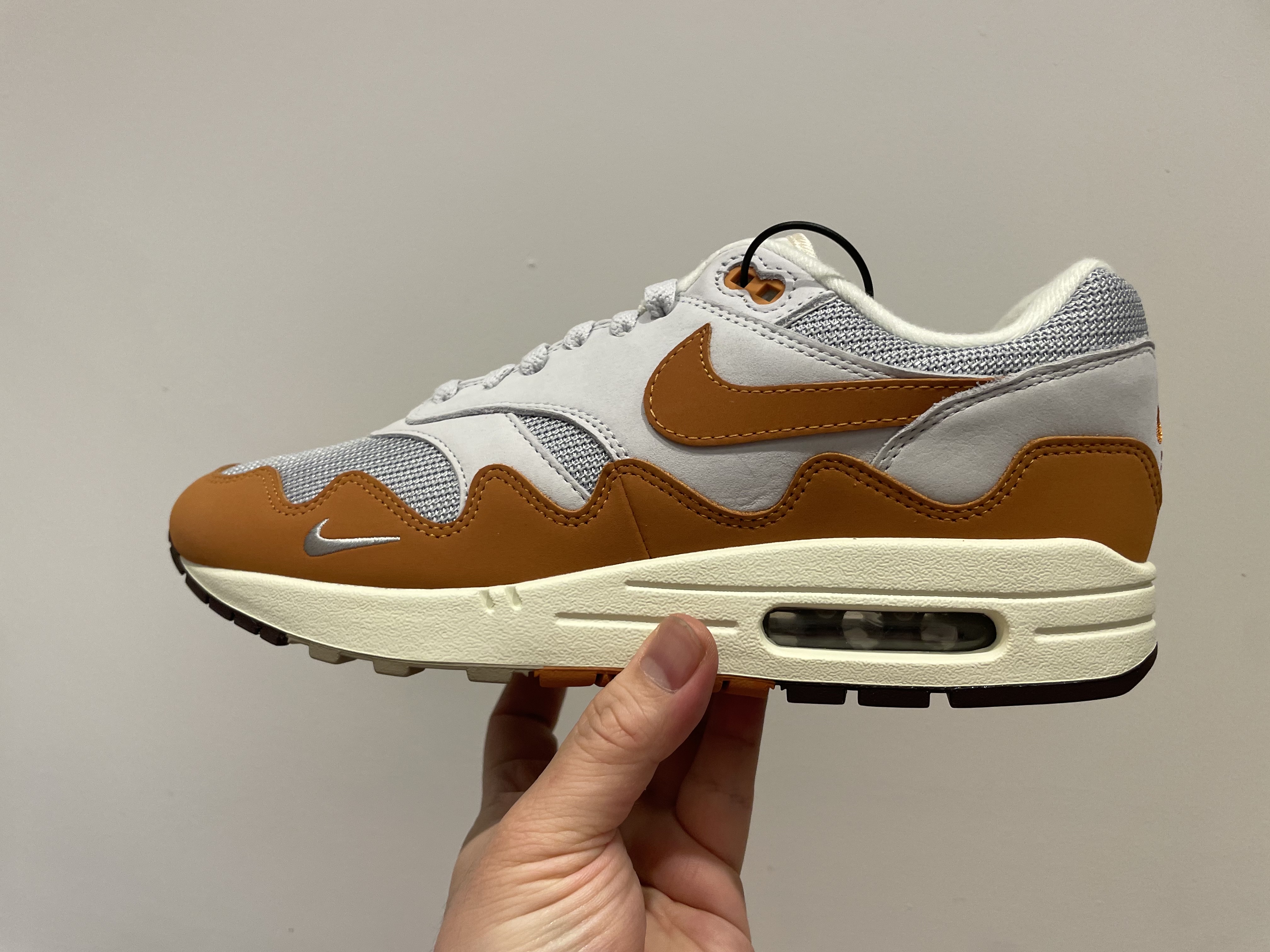 Nike x Patta Air Max 1 Monarch 착용 스타일 - 1