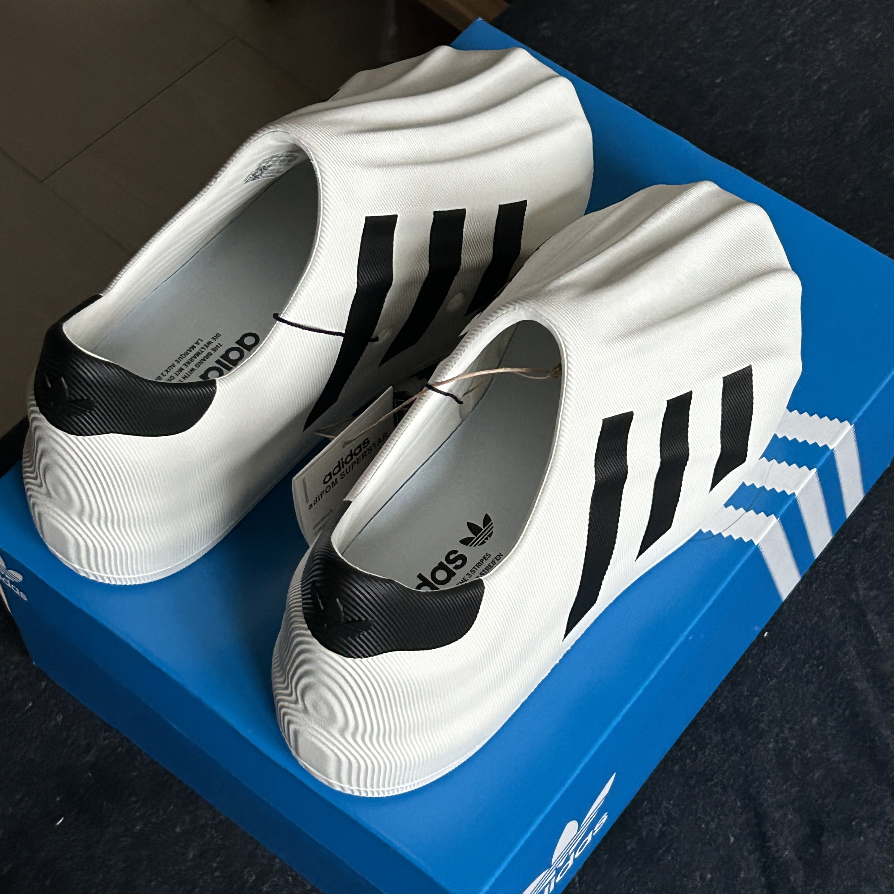Adidas Adifom Superstar Core White 착용 스타일 - 2