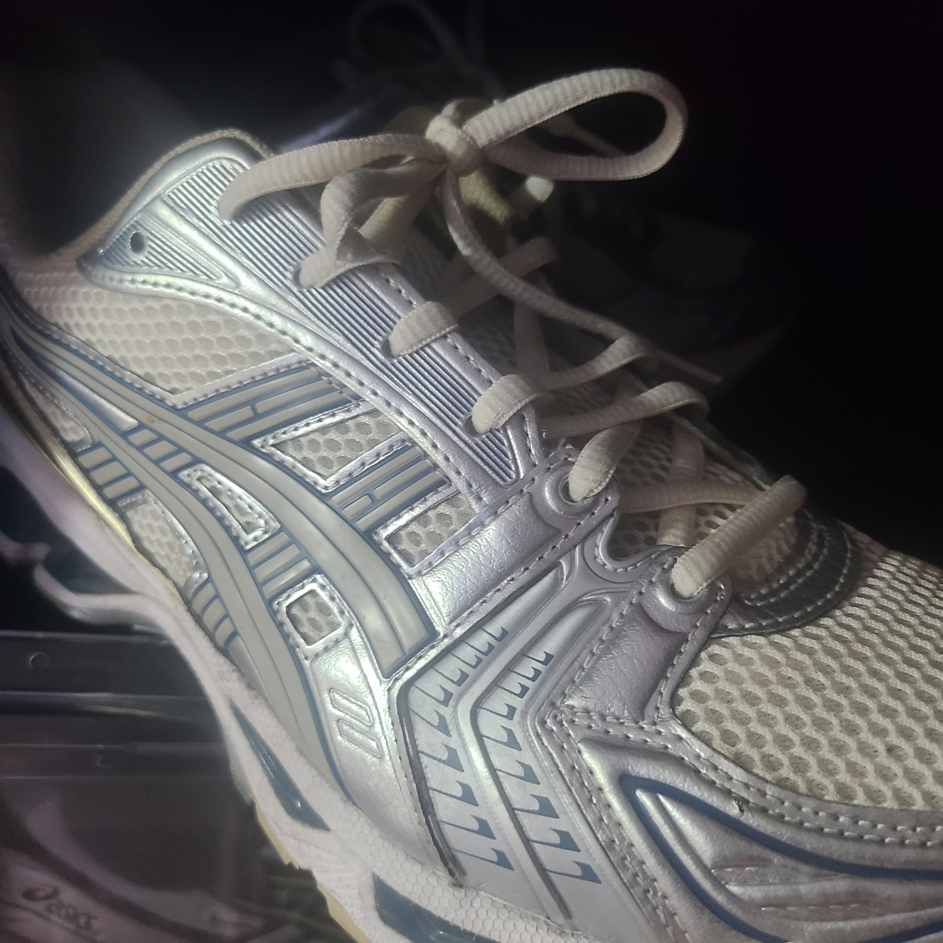 Asics Gel-Kayano 14 Cream Pure Silver 착용 스타일