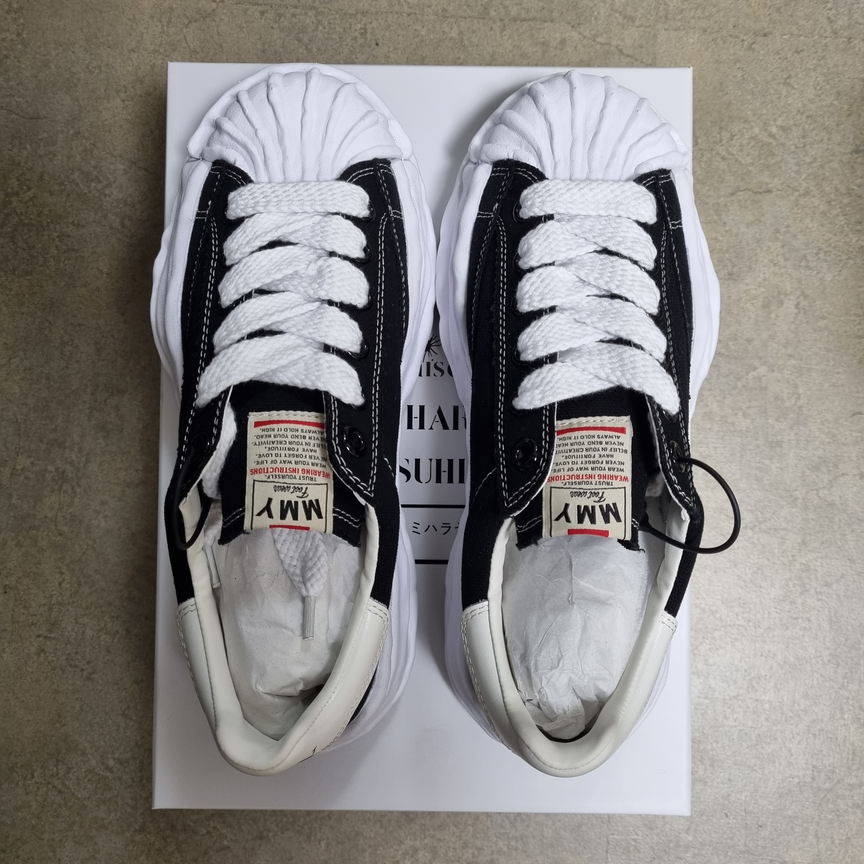 Maison Mihara Yasuhiro Blakey OG Sole Canvas Low-top Sneakers Black White 착용 스타일