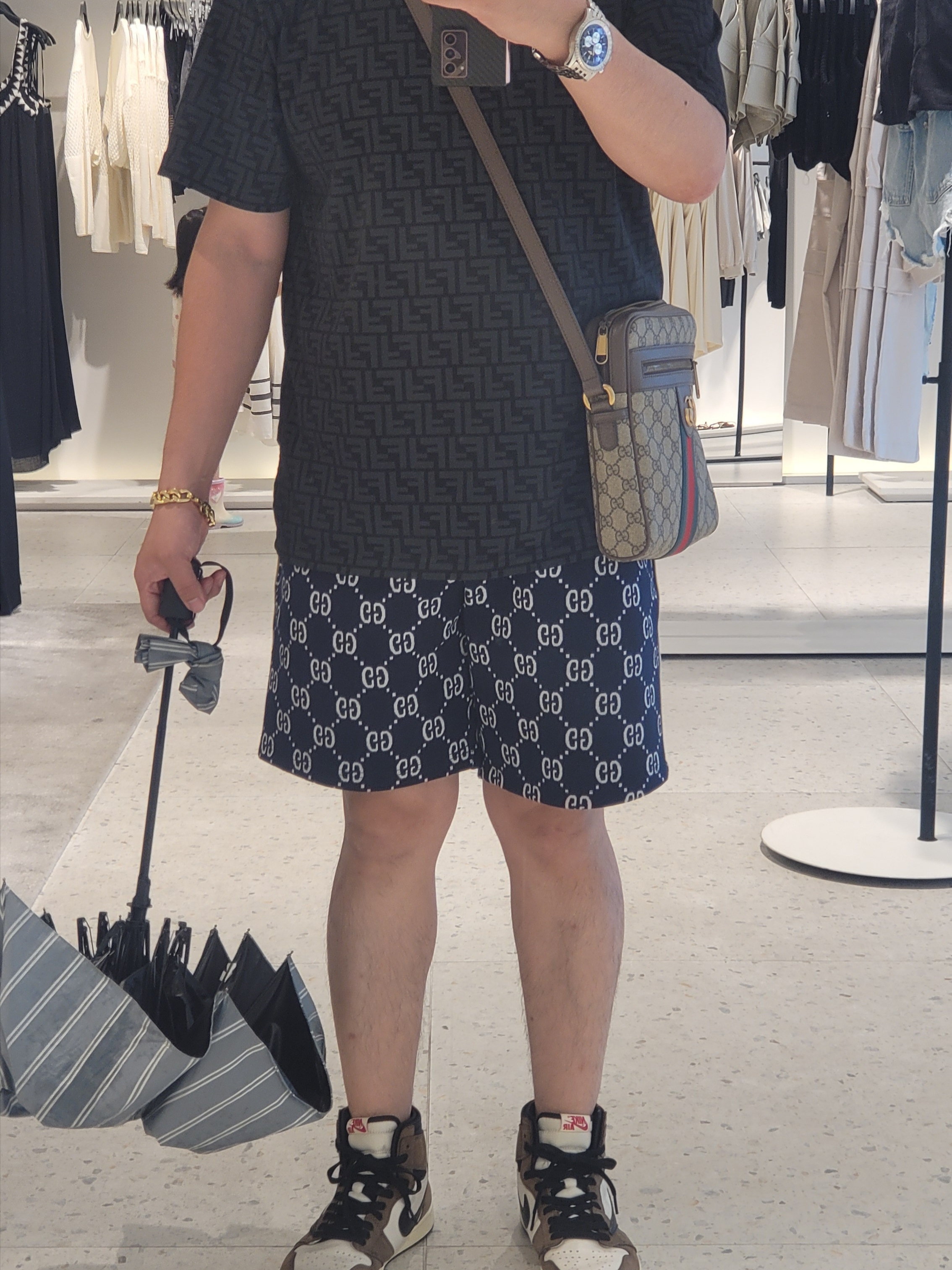 Gucci Jacquard Shorts Blue Ivory, Gucci Ophidia GG Small Messenger Bag Beige Ebony 착용 스타일
