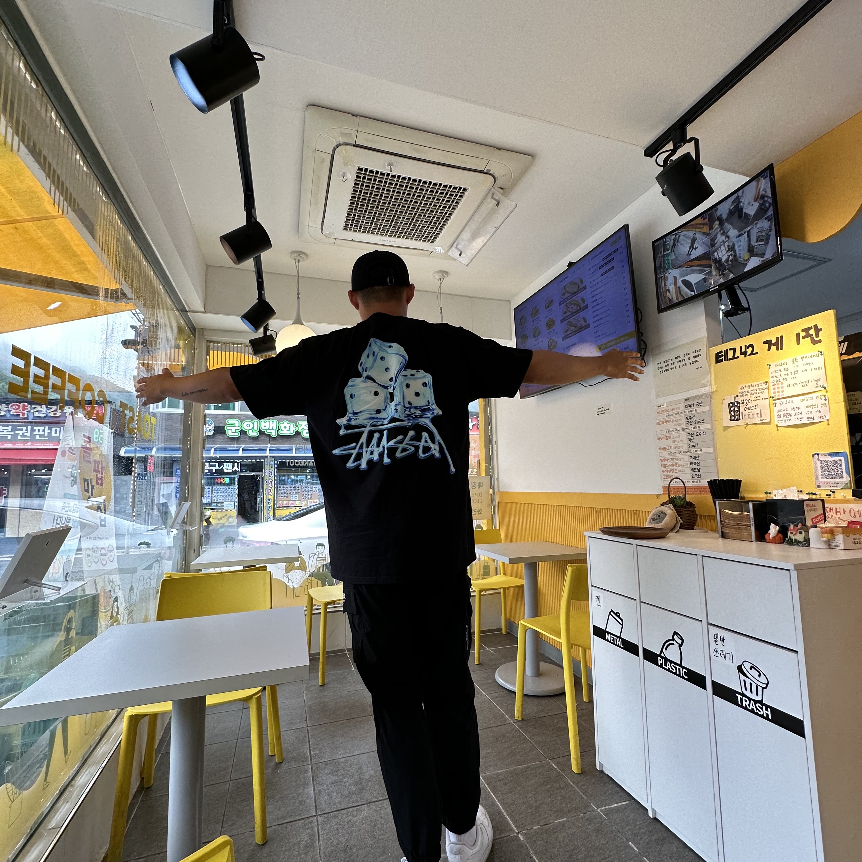 Stussy Melted T-Shirt Black 착용 스타일