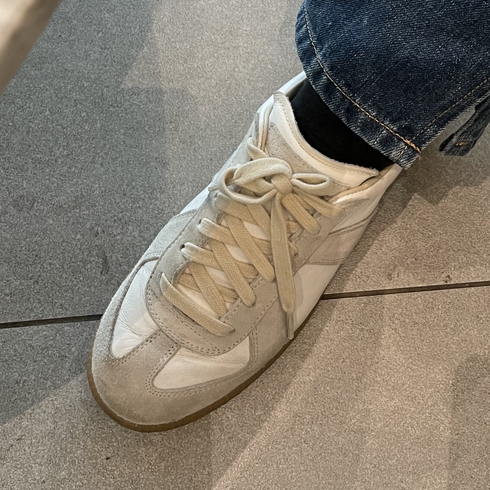 Maison Margiela Calfskin Replica Sneakers 착용 스타일