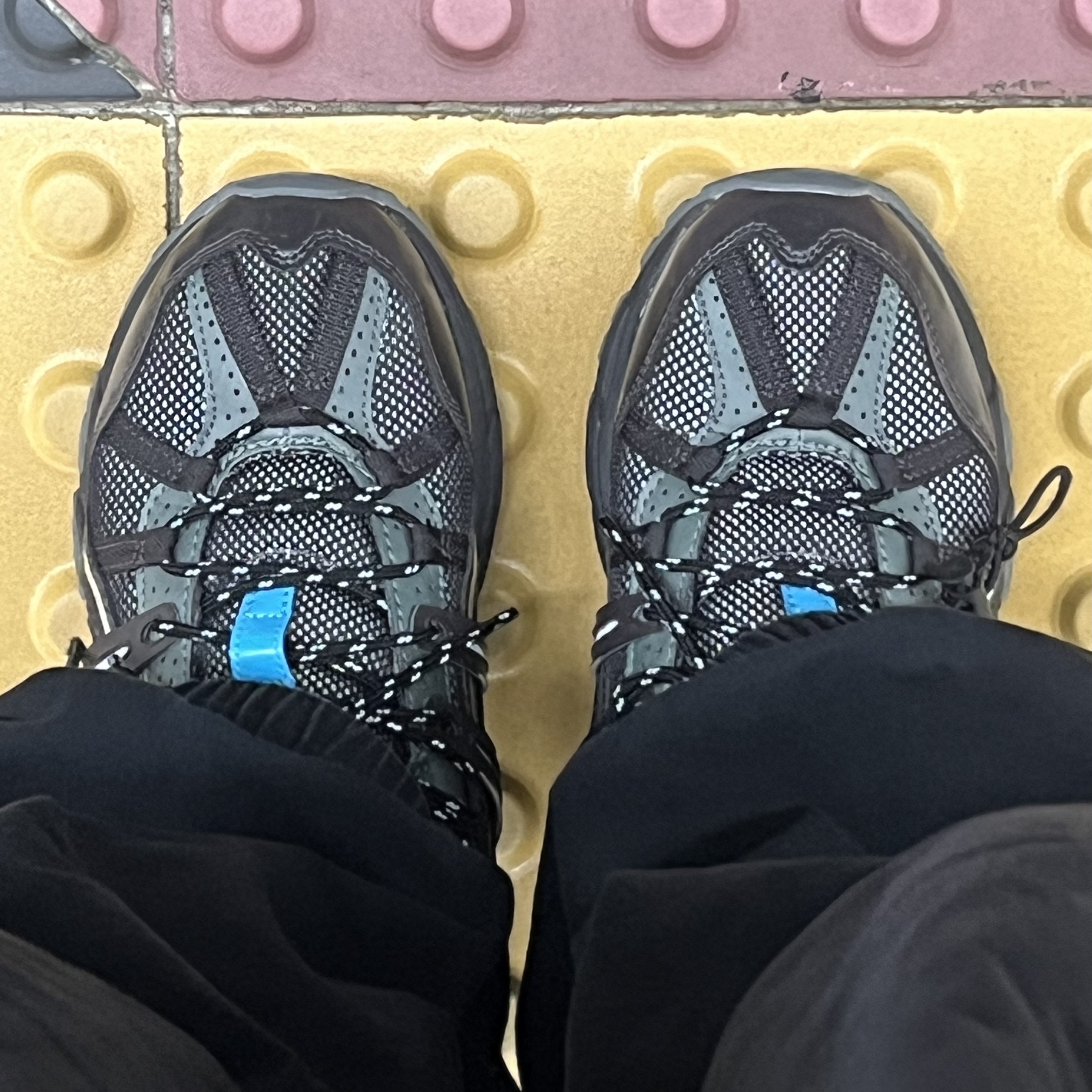 (W) Asics x Matin Kim Gel-Sonoma 15-50 Black Pure Silver 착용 스타일 - 2