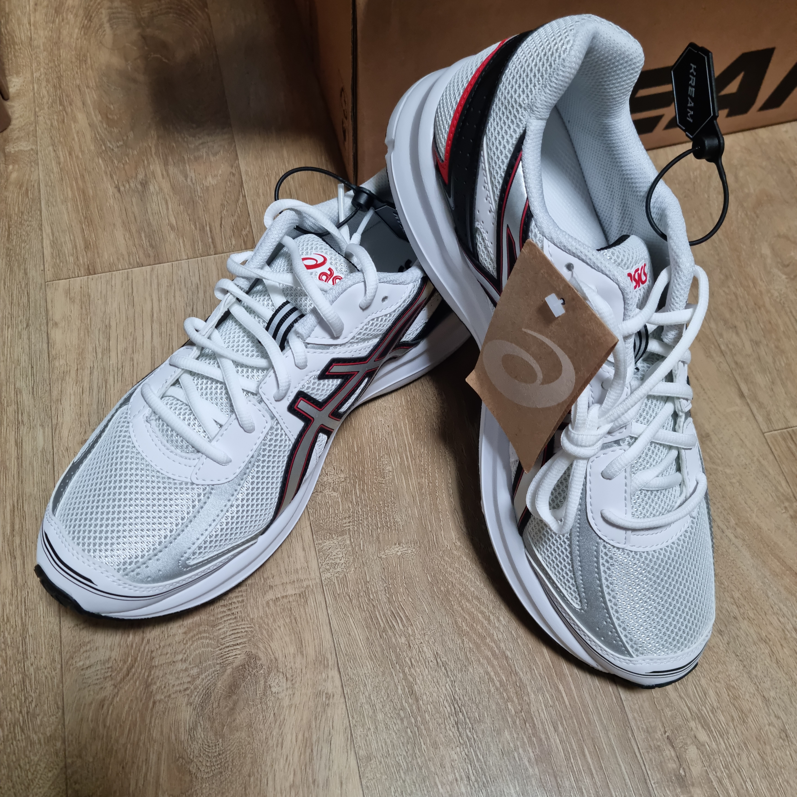 Asics Jog 100 S White Pure Silver - 2E Wide 착용 스타일 - 2