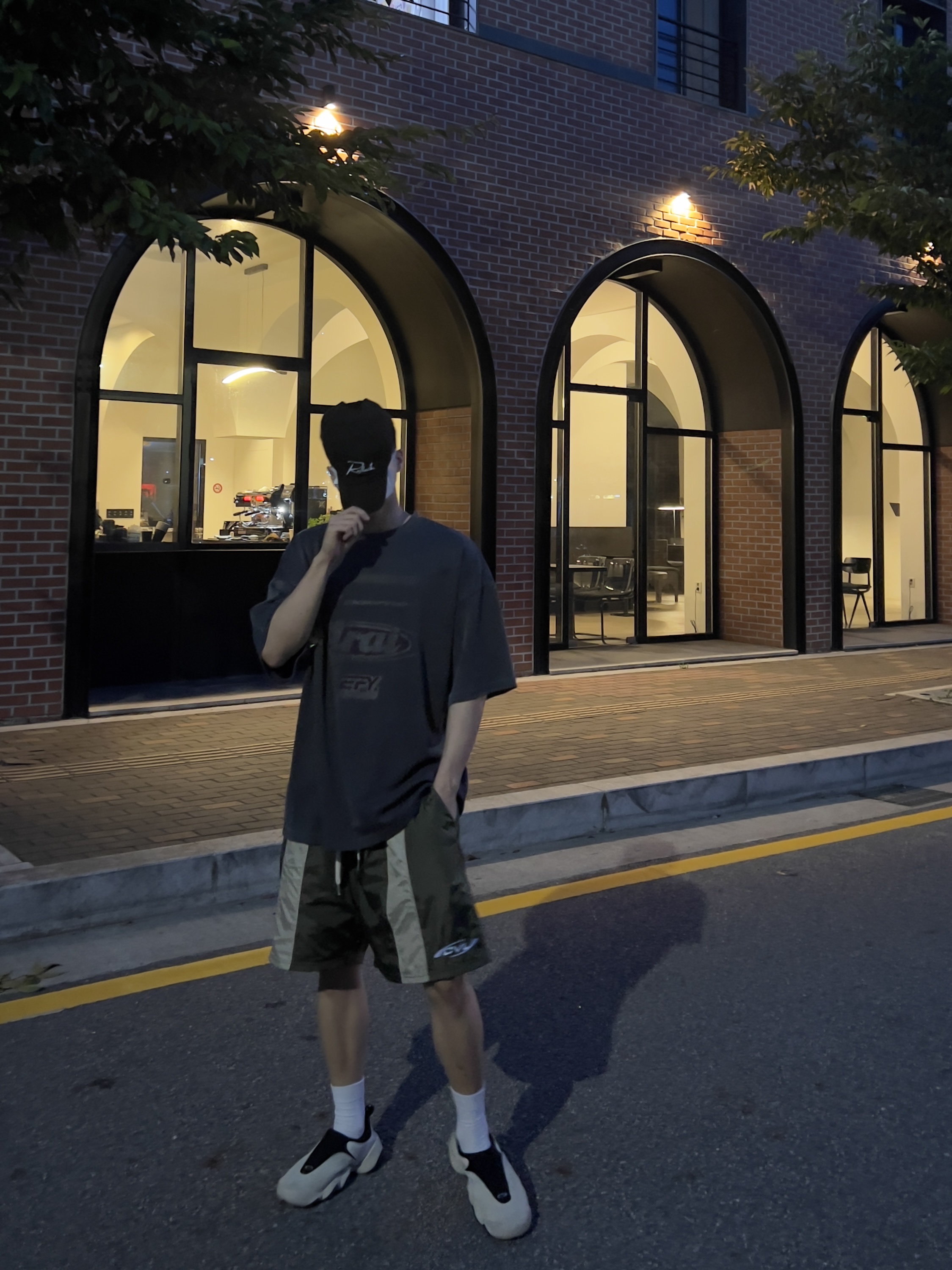Oakley Factory Team x Brain Dead Flesh Milk Black 착용 스타일 - 2