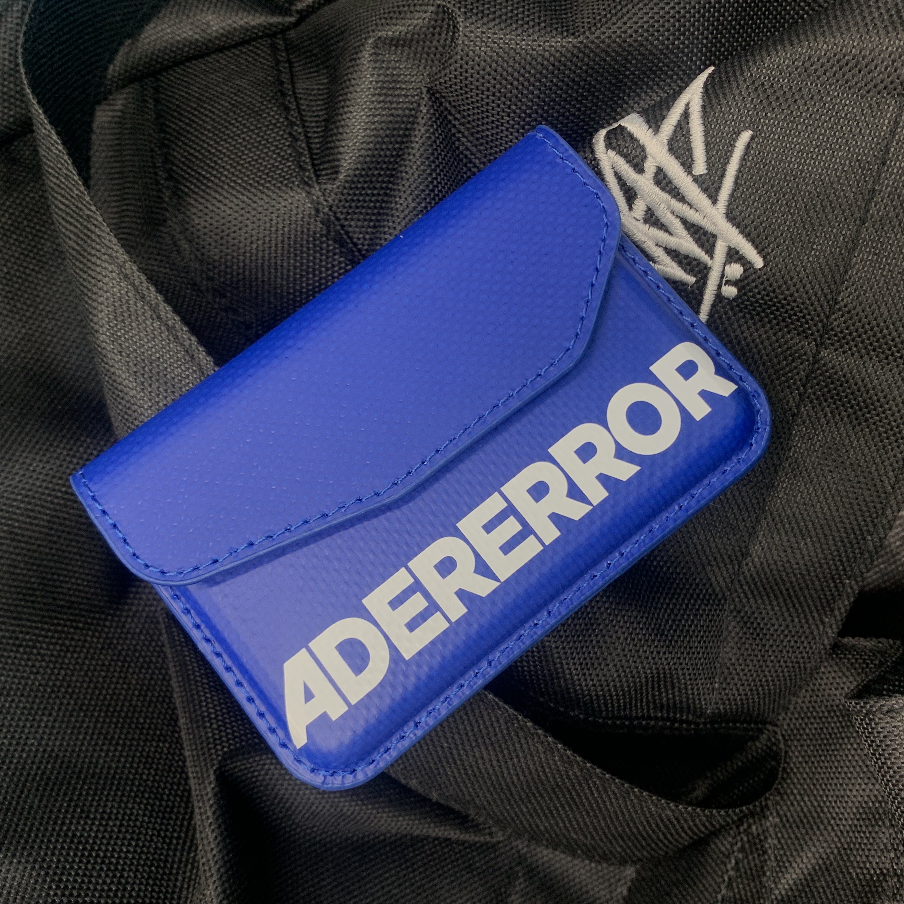 Ader Error Standic Magsafe Wallet Z-Blue 착용 스타일