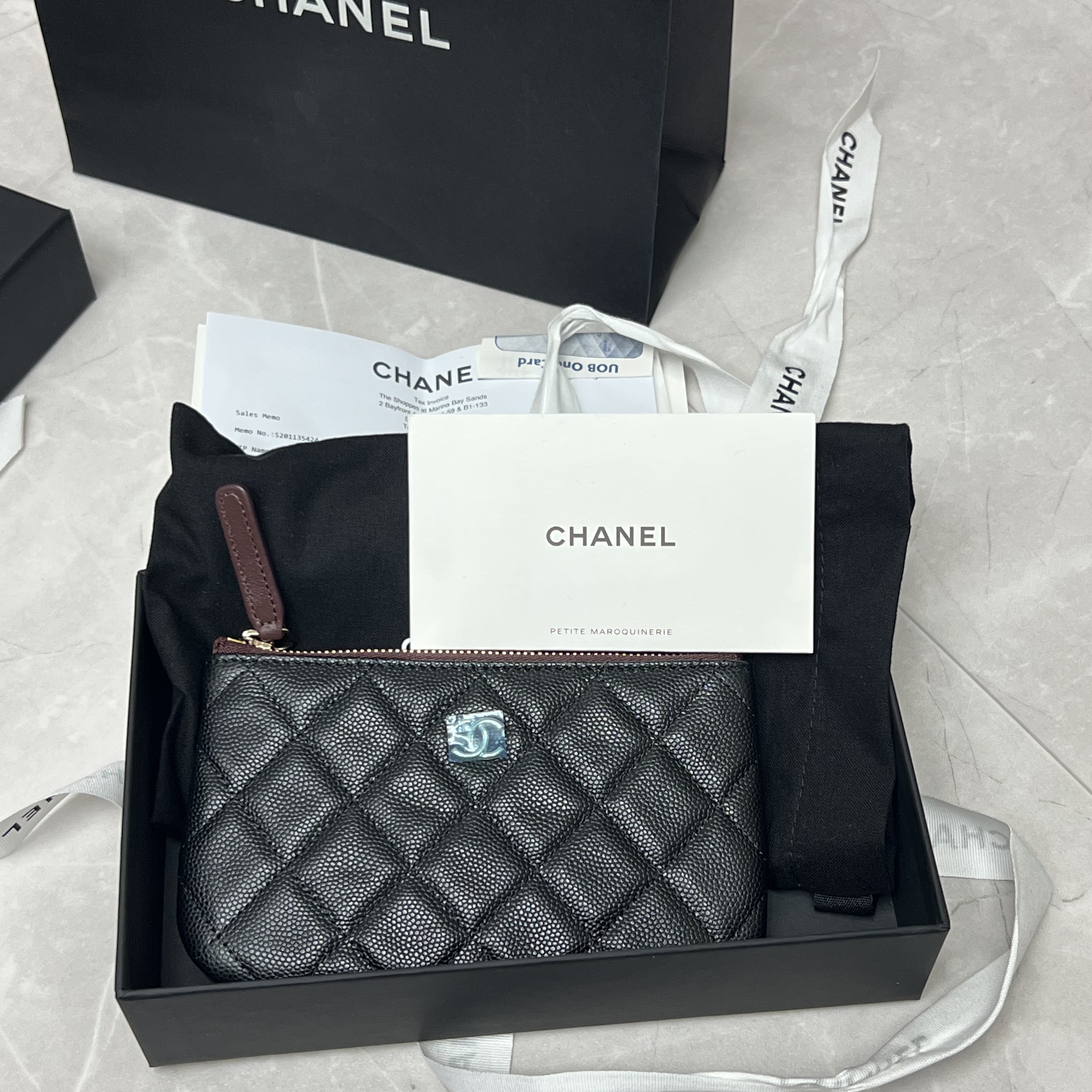 Chanel Classic Mini Pouch Grained Calfskin & Gold Black 착용 스타일