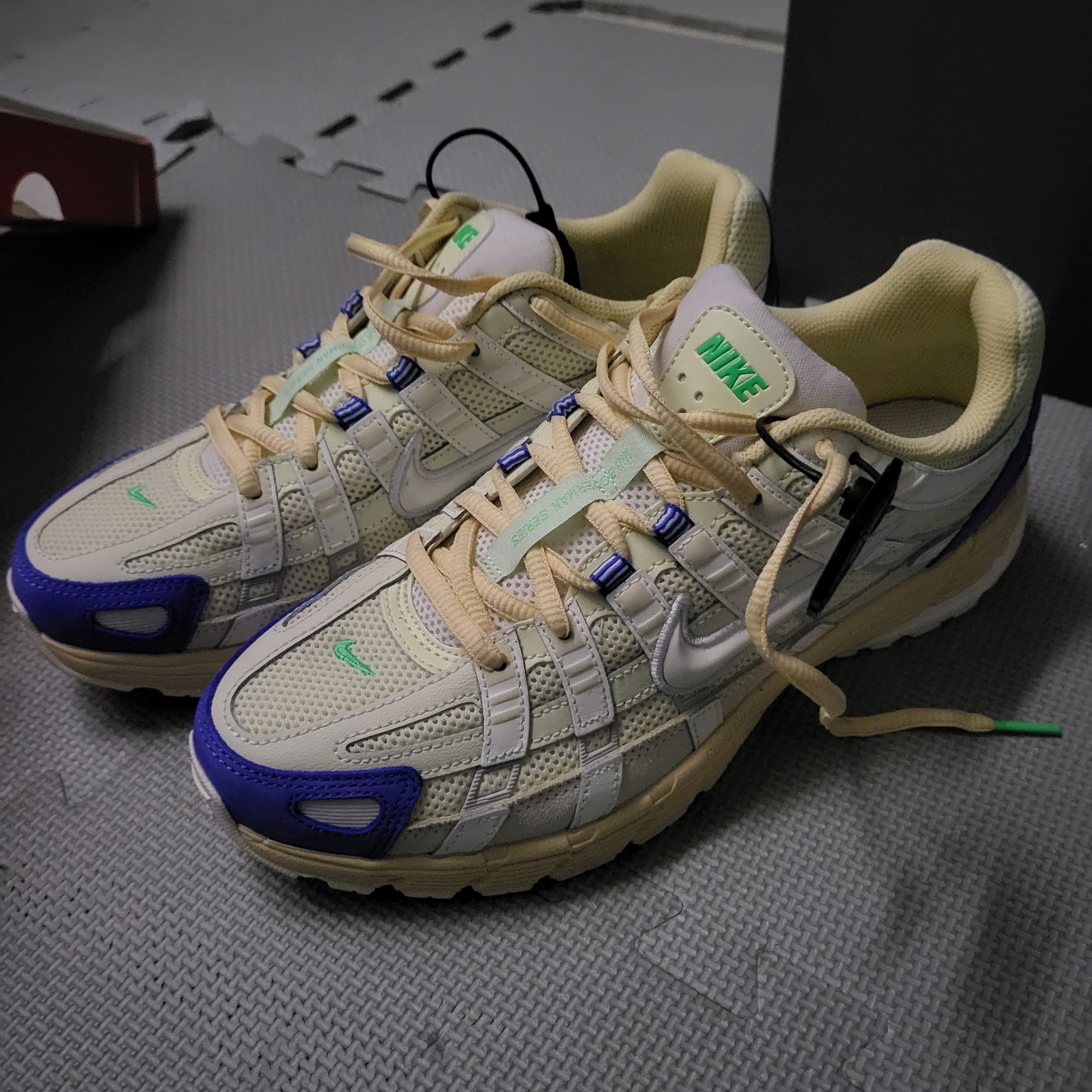 Nike P-6000 Coconut Milk Medium Blue 착용 스타일