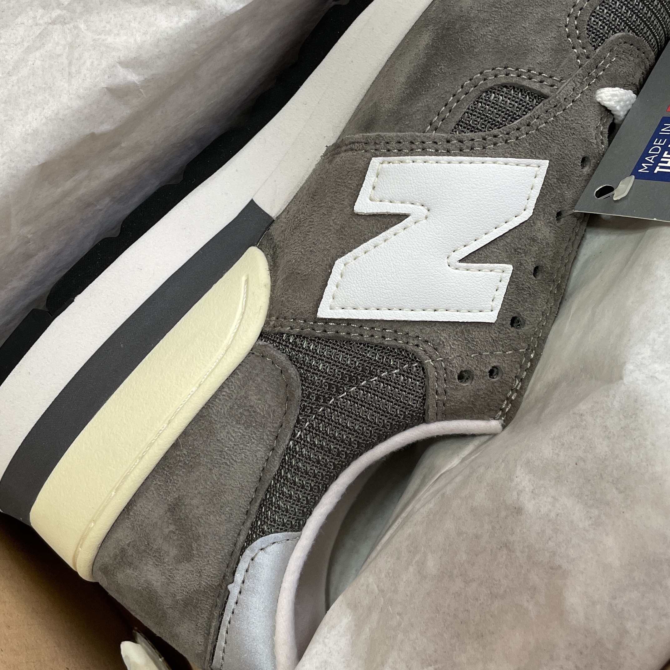 New Balance 990v1 Made in USA Grey White 착용 스타일