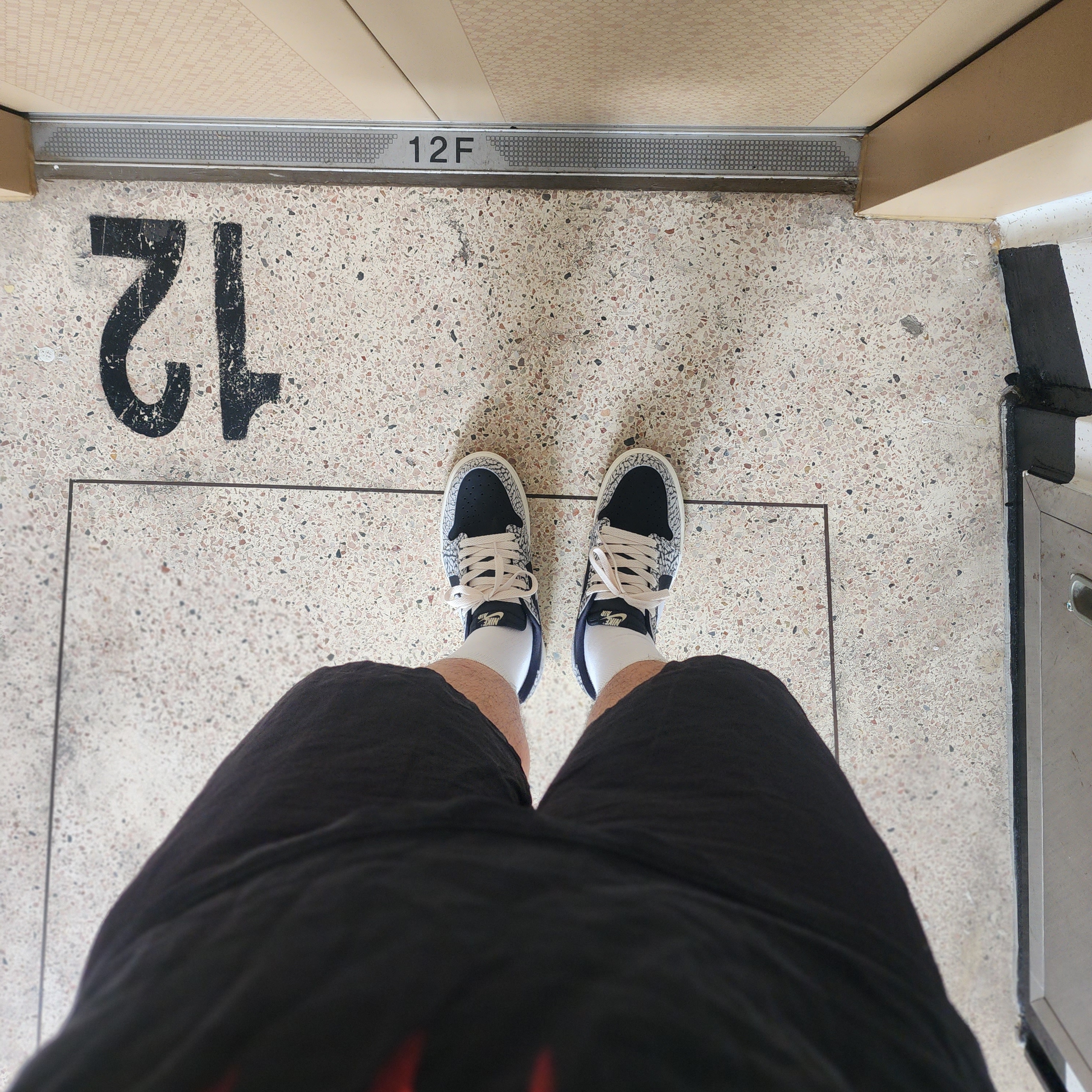 Jordan 1 Retro Low OG Black Cement 착용 스타일