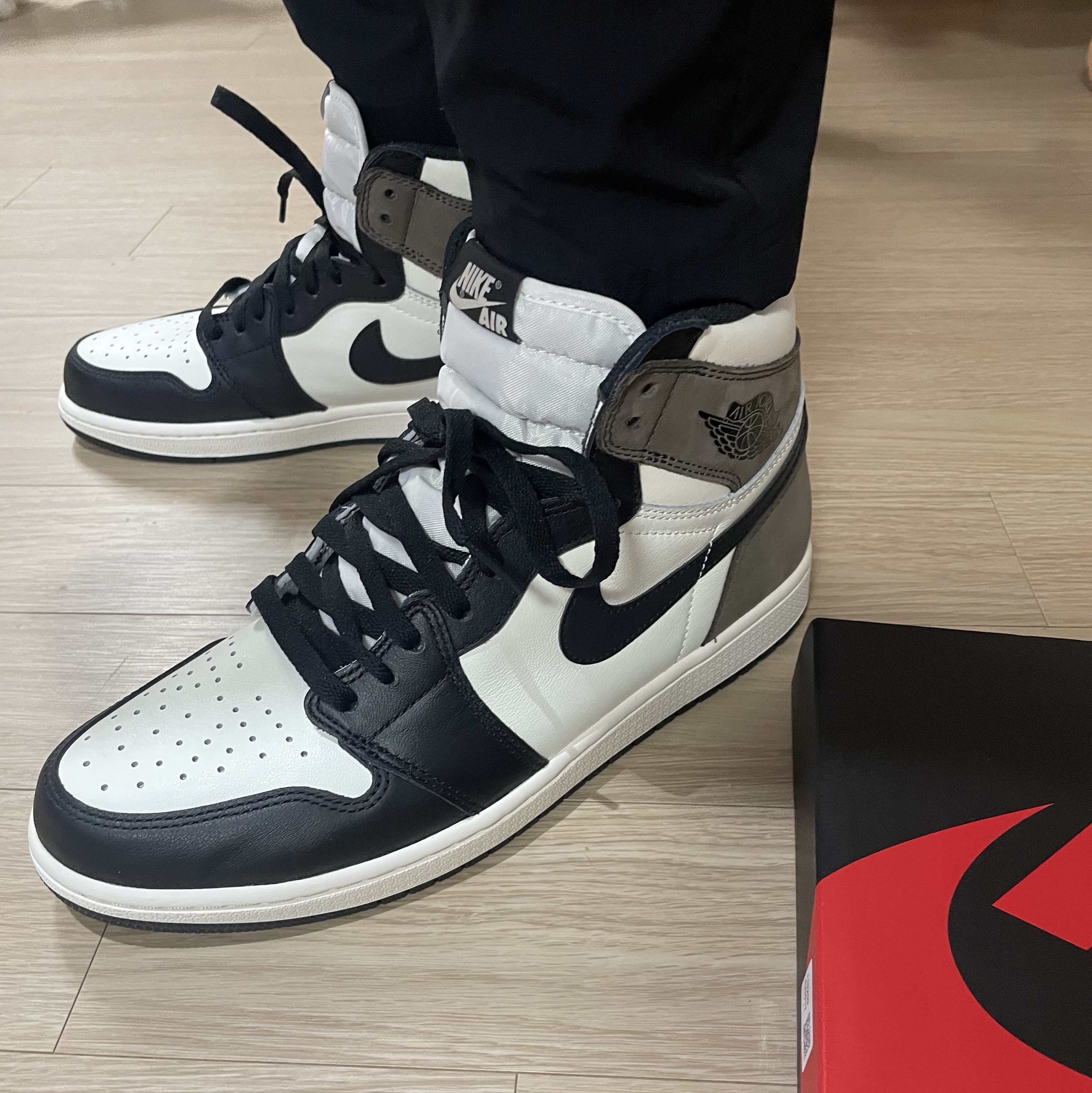 Jordan 1 Retro High OG Black Mocha 착용 스타일