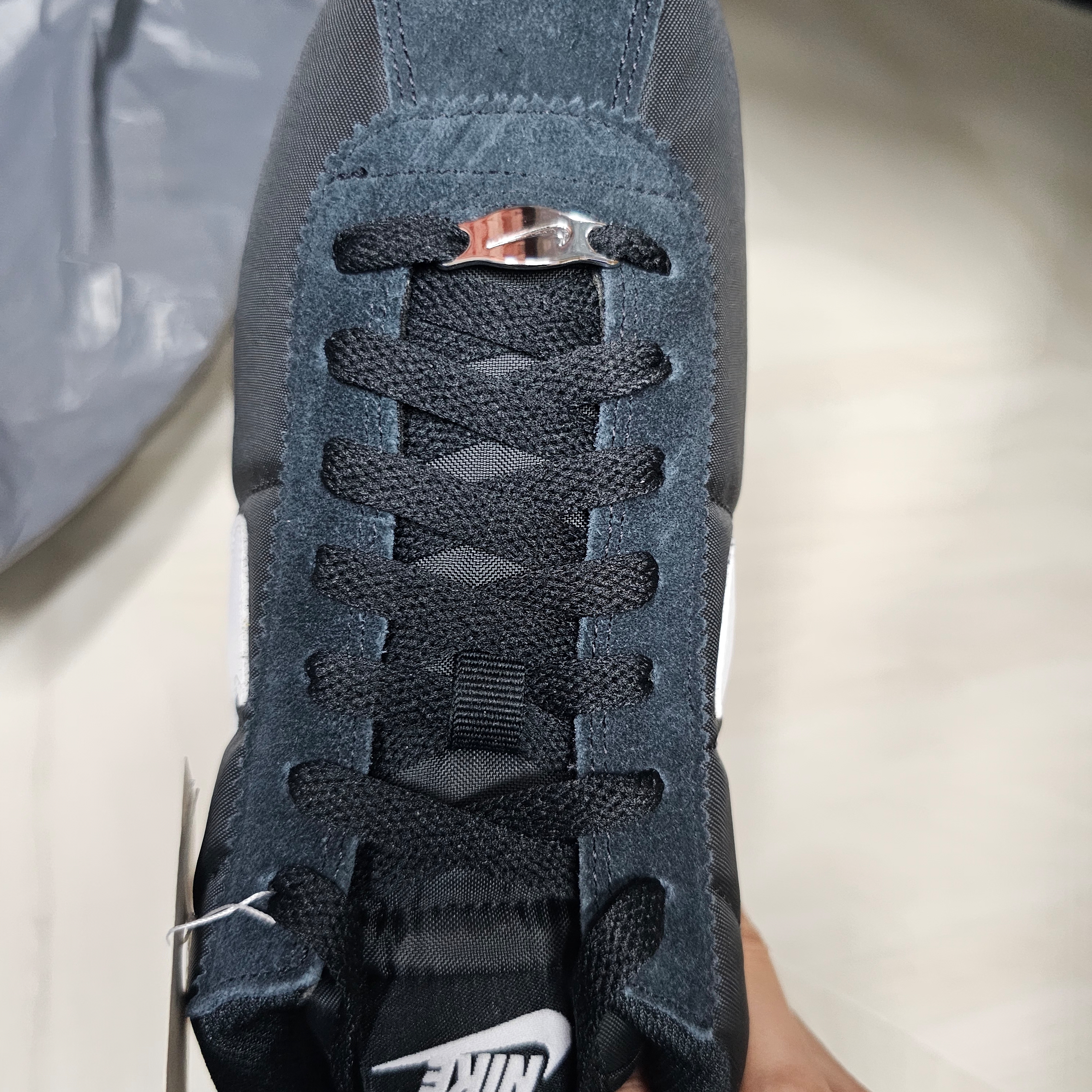 (W) Nike Cortez Black and White 착용 스타일