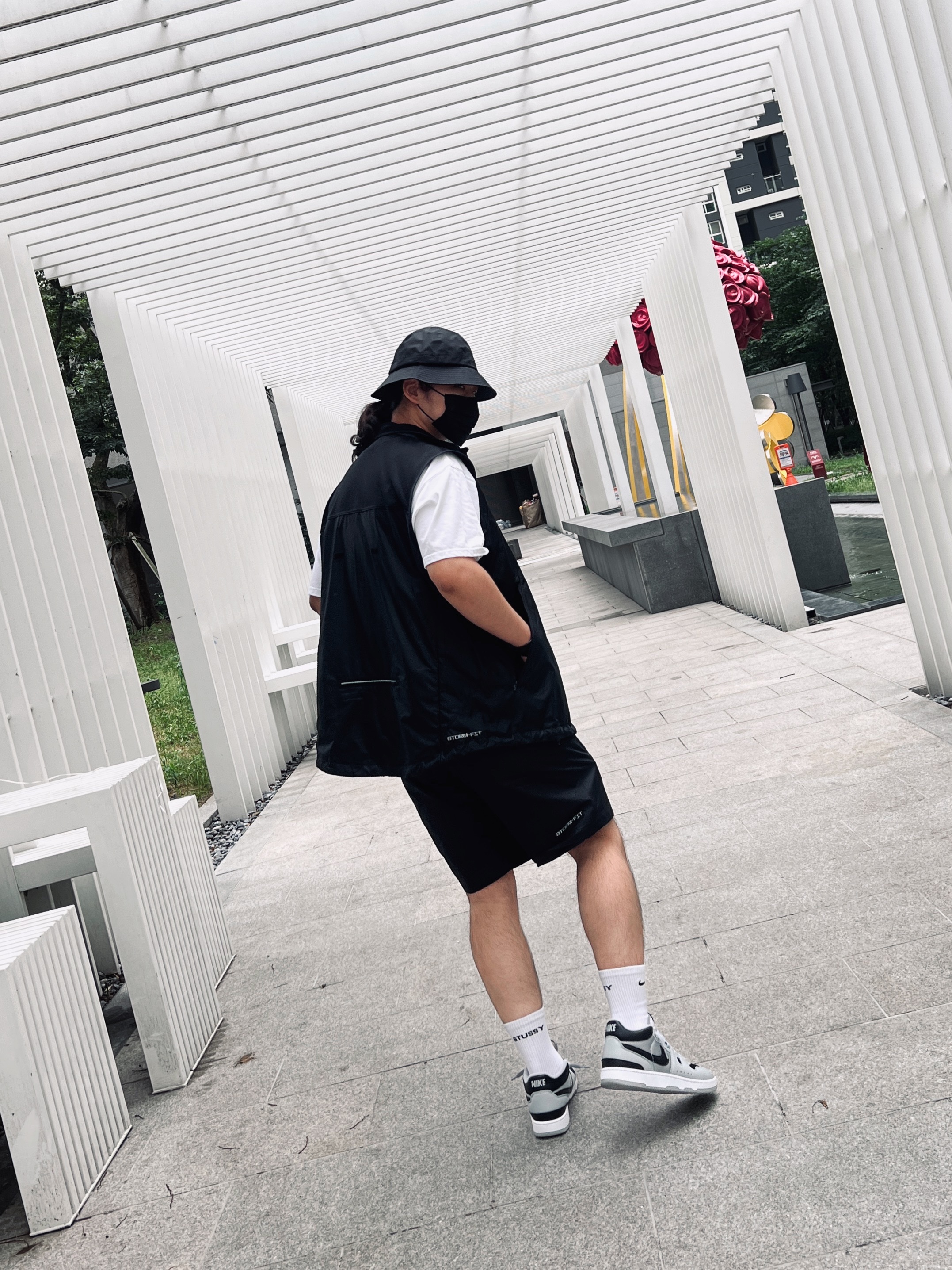 Nike x Stussy NRG FL Storm-Fit Bucket Hat Black, Nike x Stussy NRG FL Storm-Fit Jacket Black (DO5304-010) 착용 스타일 - 4