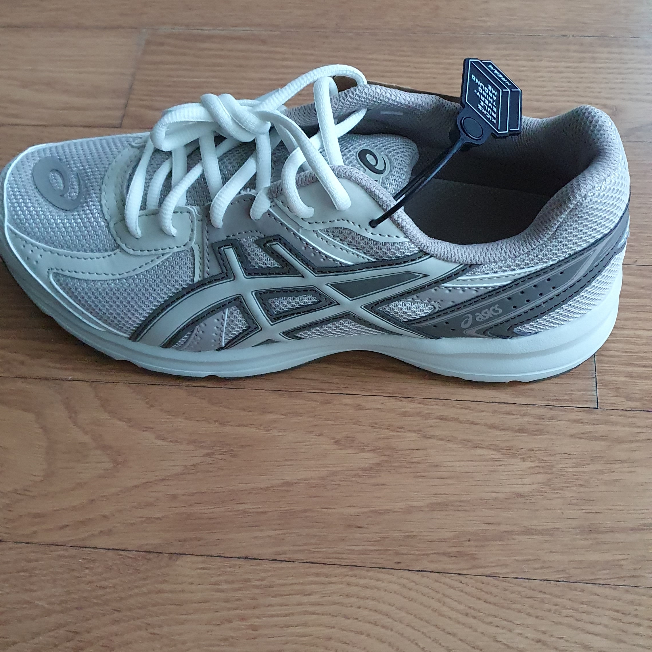 Asics Jog 100 S Birch - 2E Wide 착용 스타일