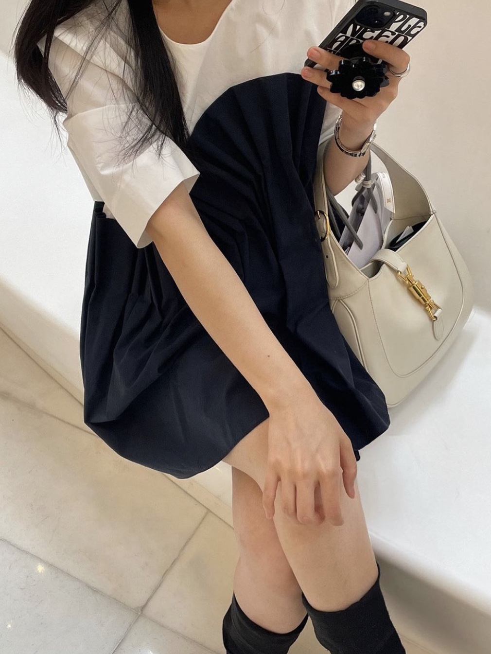Gucci Jackie 1961 Small Shoulder Bag White 착용 스타일