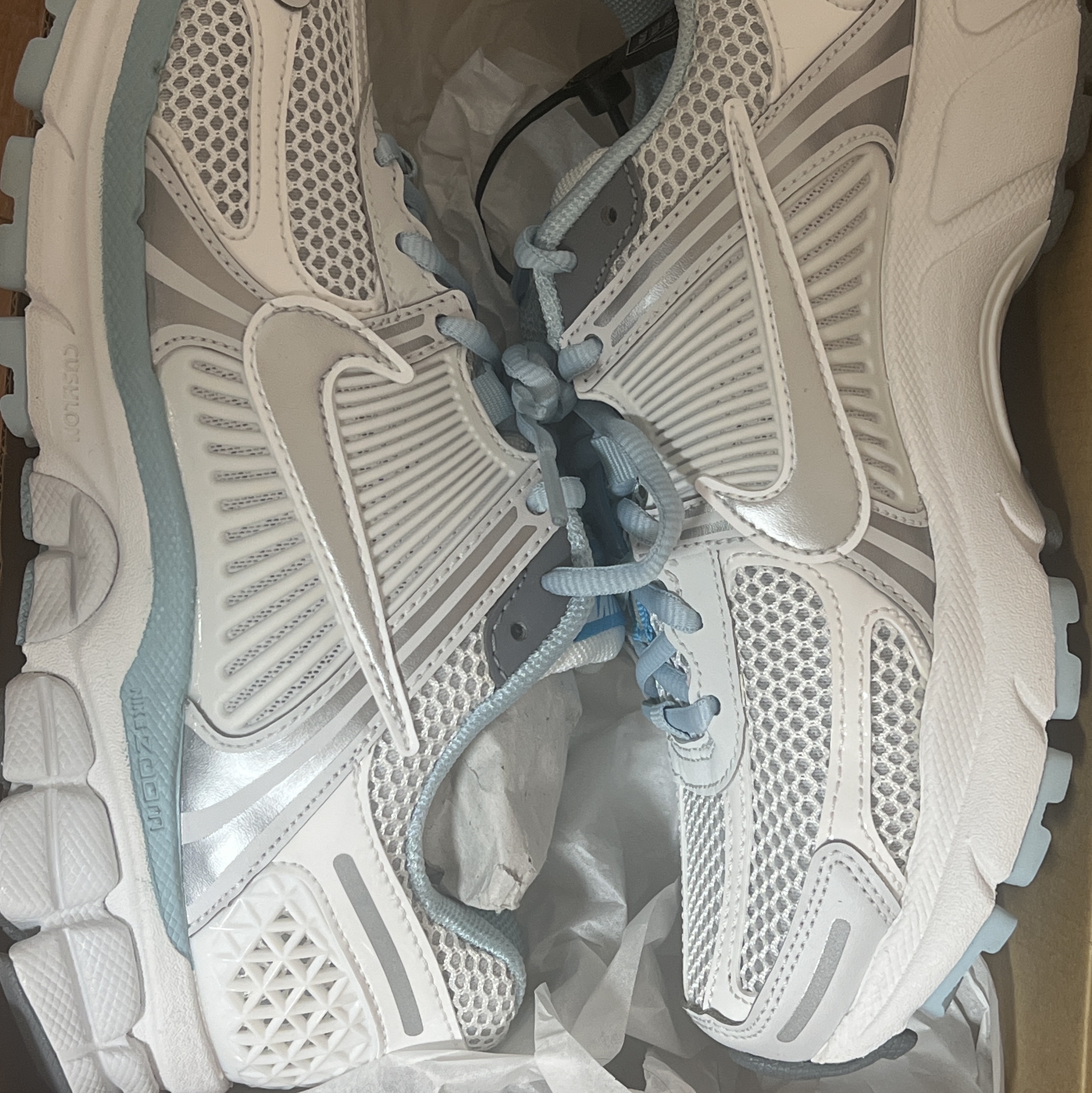 Nike Zoom Vomero 5 White Light Blue 착용 스타일
