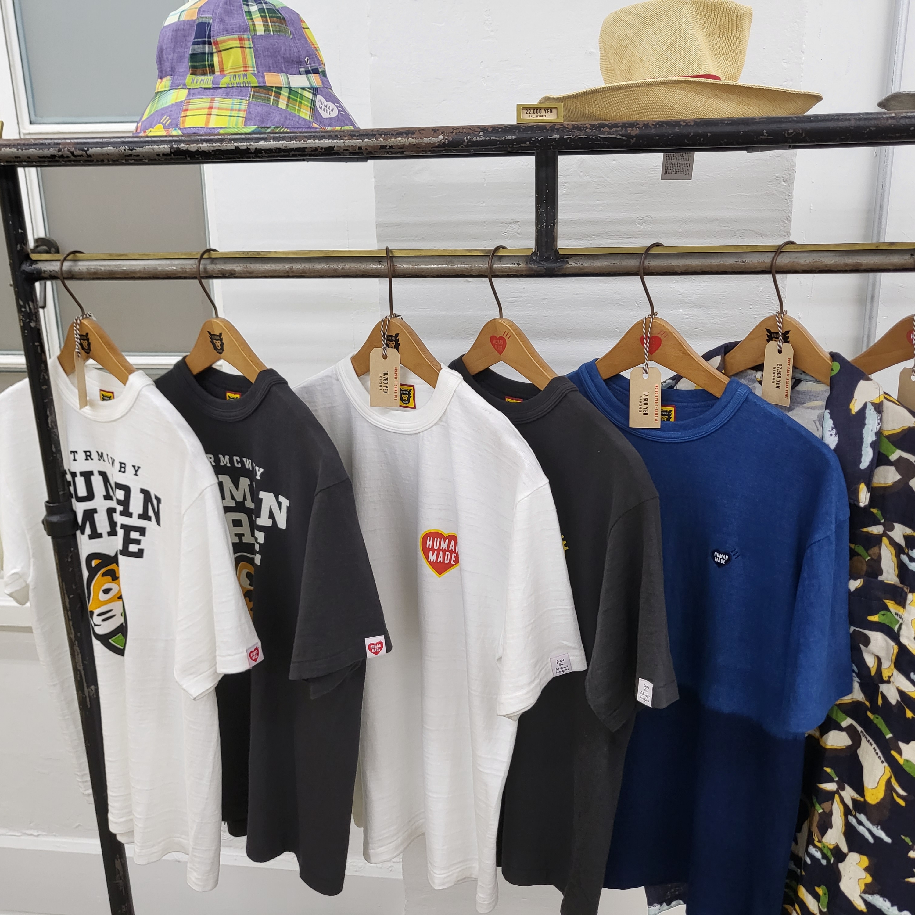 Human Made Graphic T-Shirt #8 White, Human Made Graphic T-Shirt #11 Black 착용 스타일 - 2