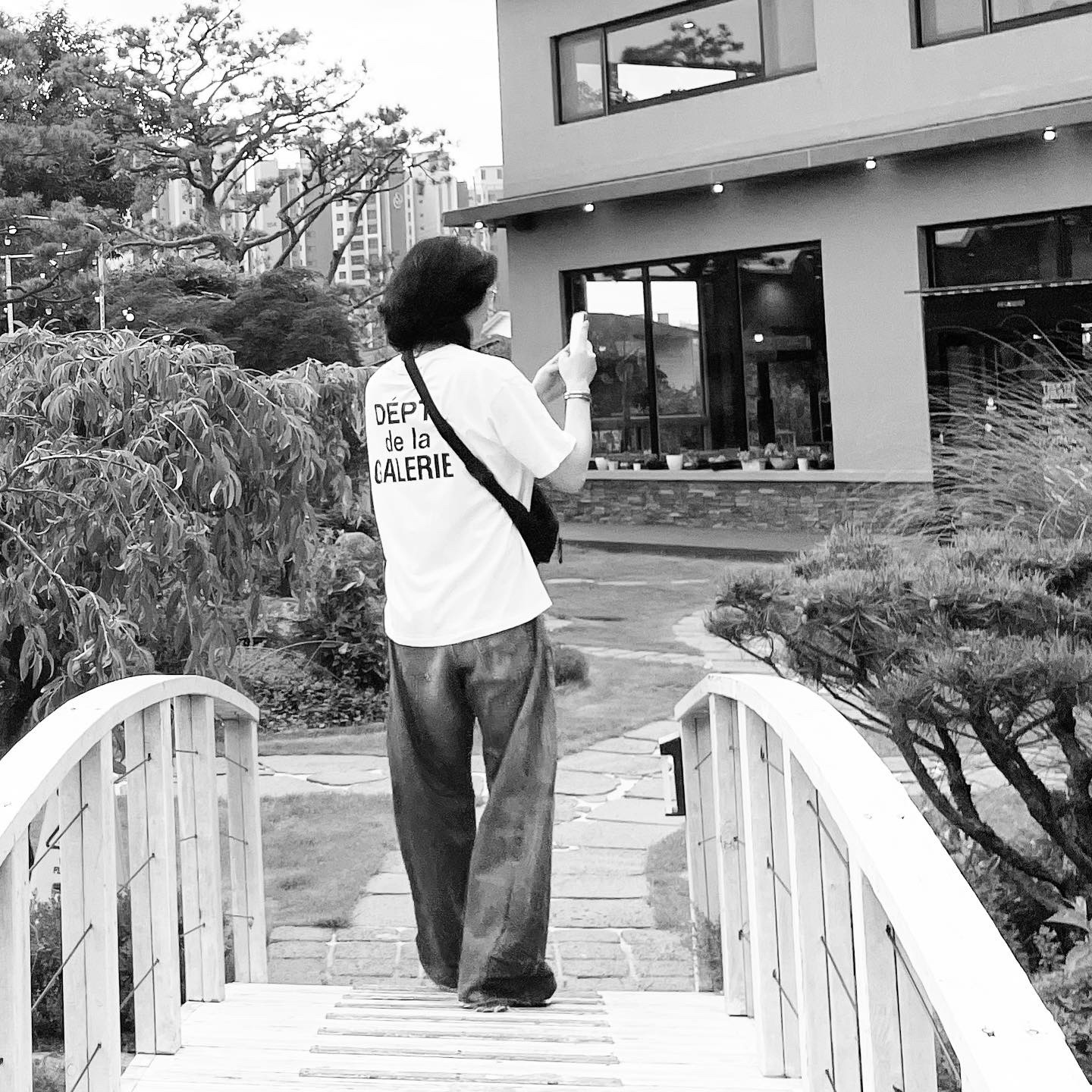 Gallery Dept. Souvenir T-Shirt Baby Blue, Maison Mihara Yasuhiro Peterson OG Sole OH Canvas Low-top Sneakers Black 착용 스타일 - 2