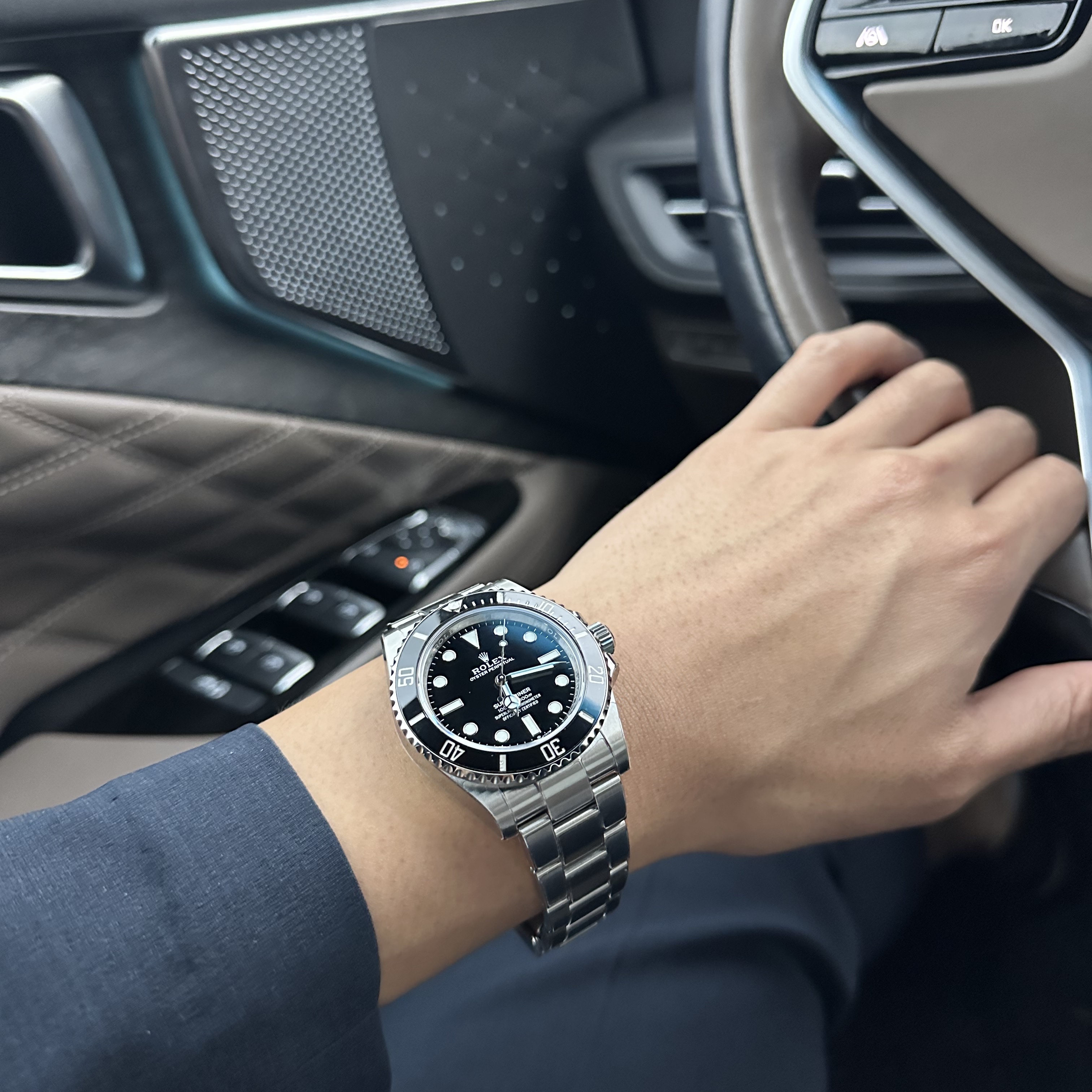 Rolex Submariner 41mm 124060 Black Oyster 착용 스타일