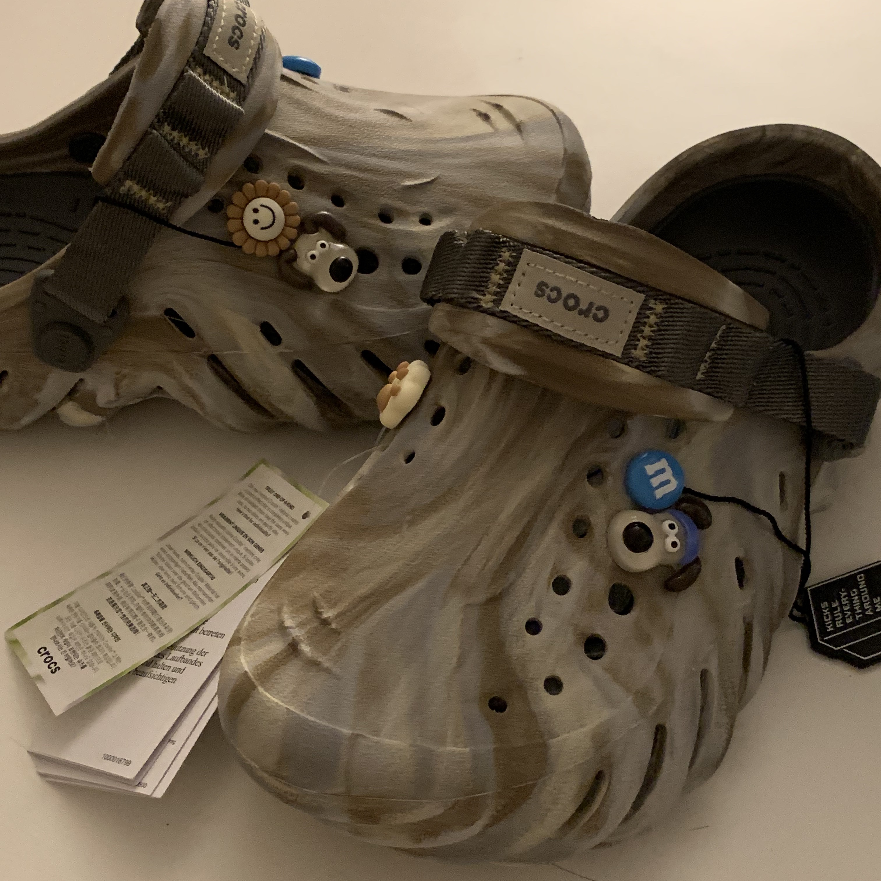 Crocs Echo Marbled Clog Bone Multi 착용 스타일