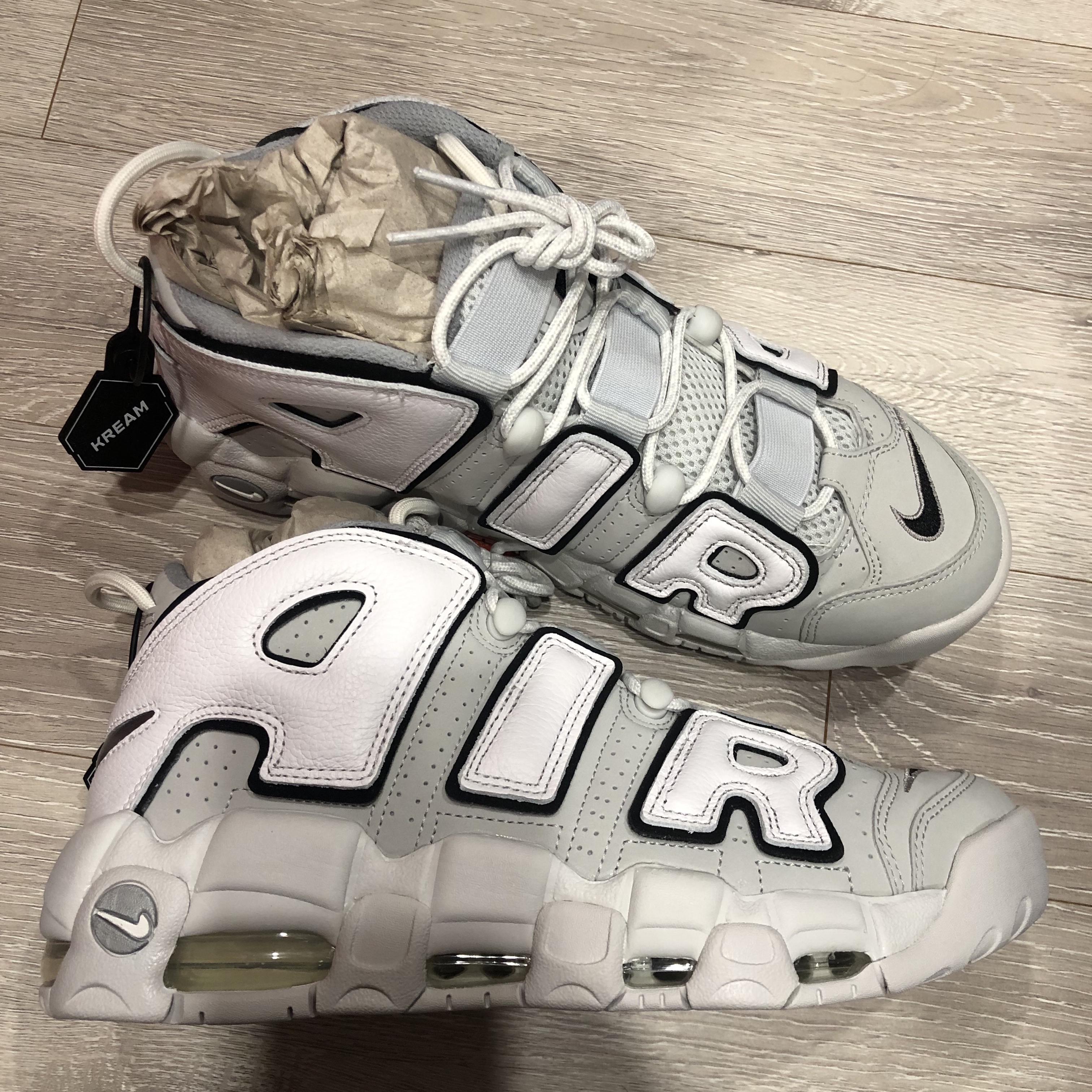 Nike Air More Uptempo Photon Dust 착용 스타일