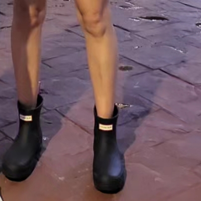 (W) Hunter Play Short Rain Boots Black 착용 스타일