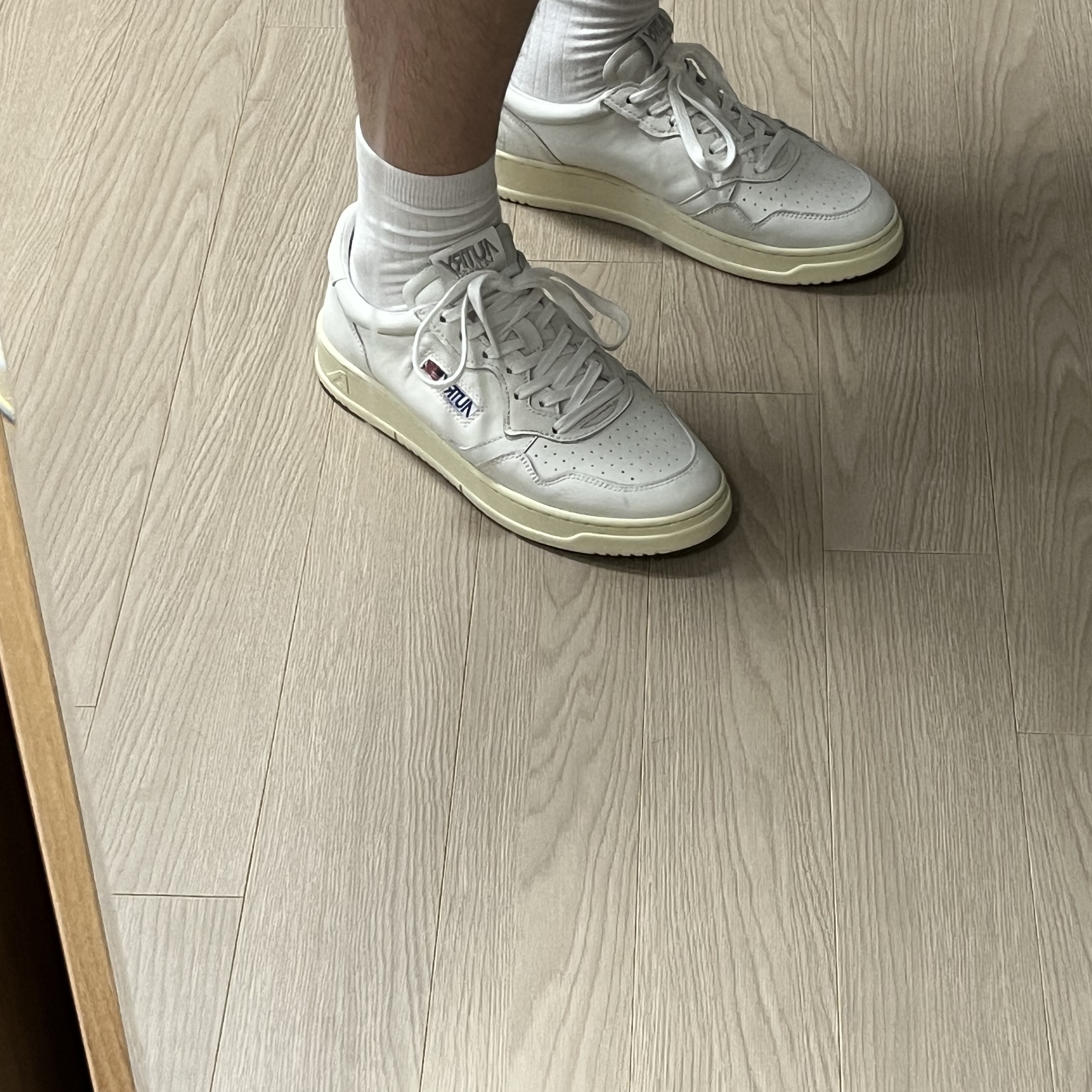 Autry Medalist Low Goatskin Sneakers White 착용 스타일