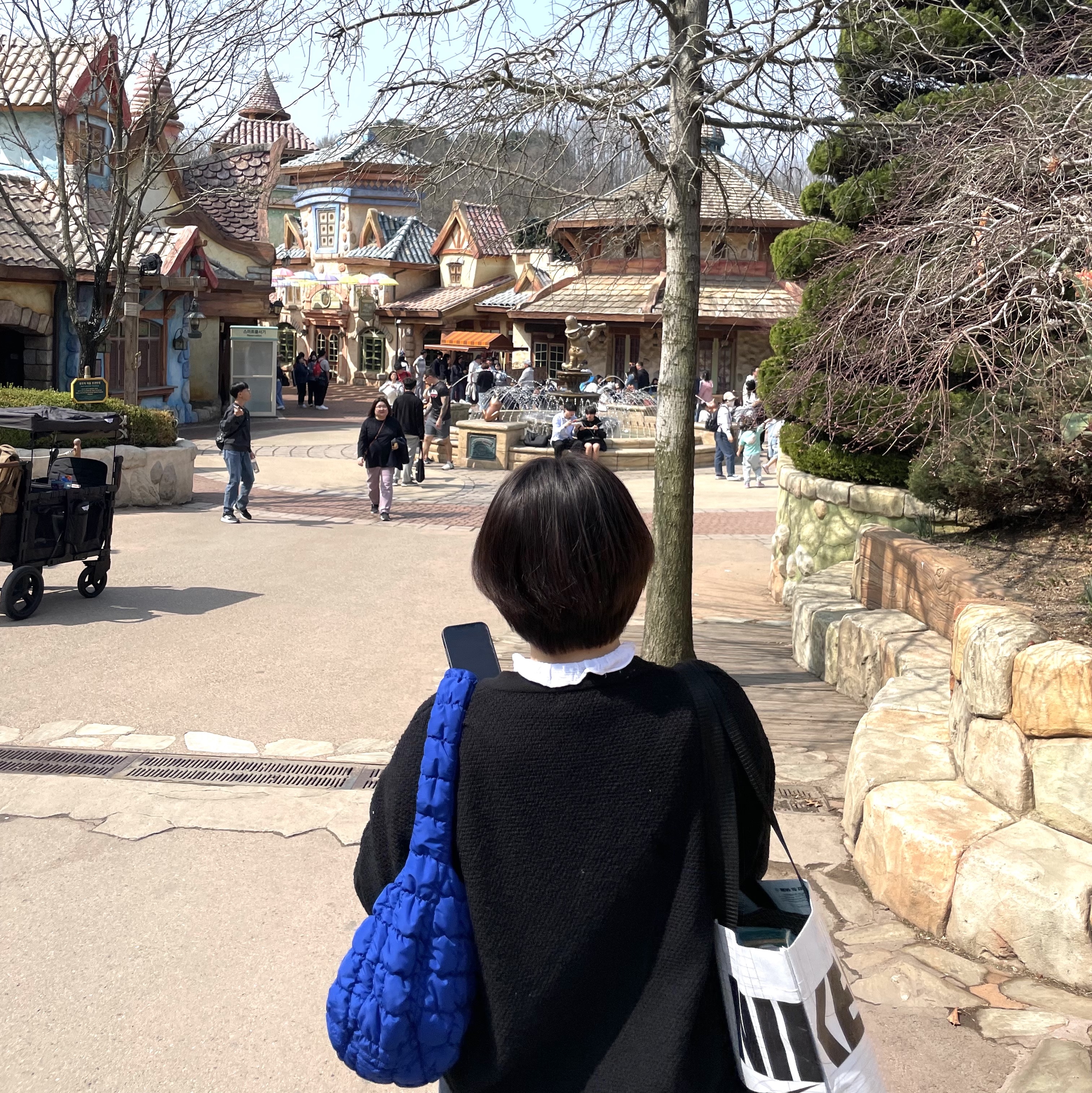 COS Quilted Mini Bag Blue 착용 스타일