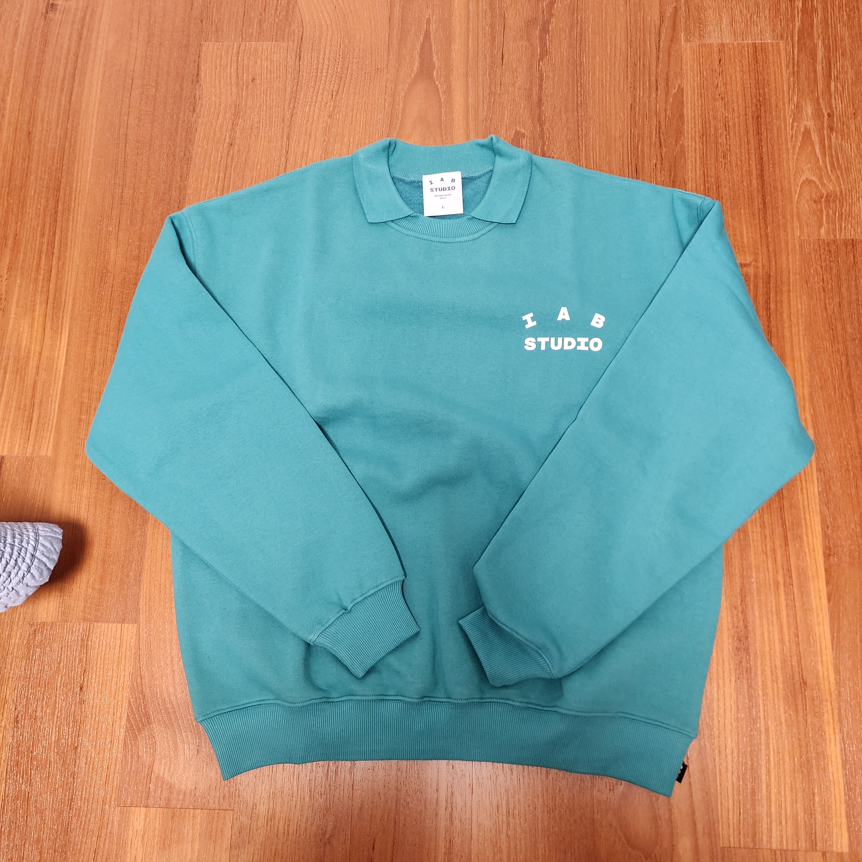 IAB Studio Rugby Sweatshirt Mint - The Hyundai Seoul Exclusive 착용 스타일 - 1