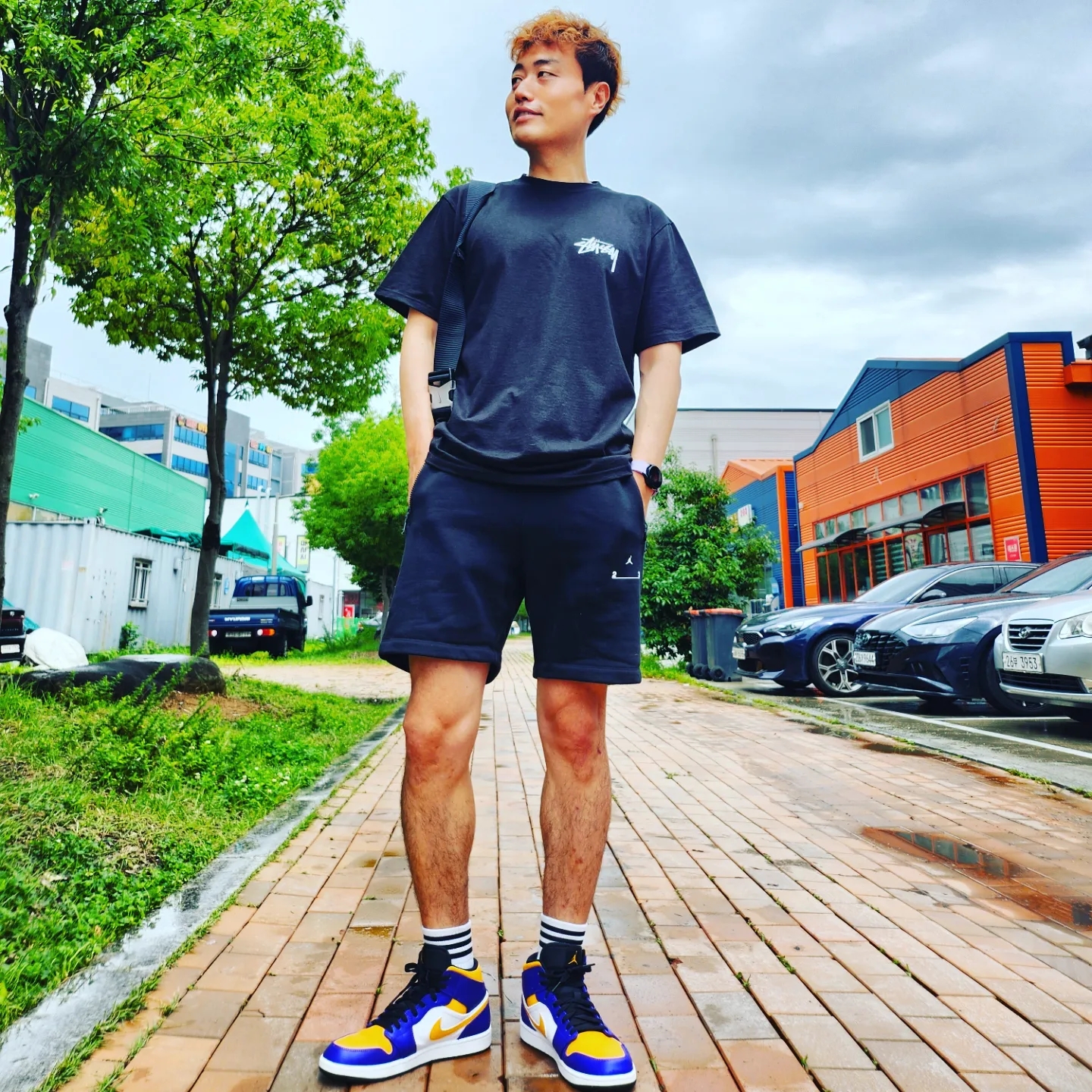 Stussy Plush T-Shirt Black, Jordan 1 Mid Dark Concord Taxi 착용 스타일 - 2