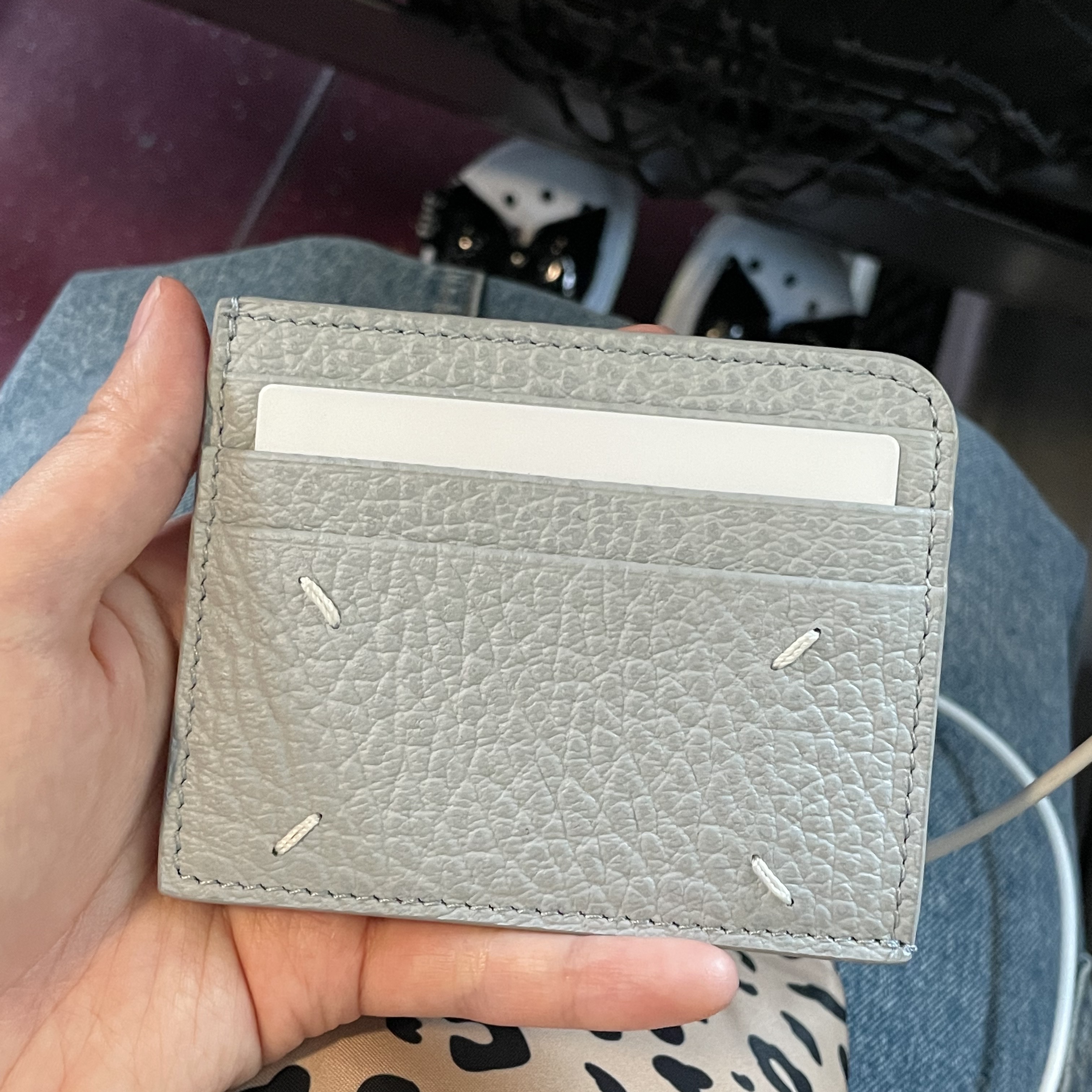 Maison Margiela Stitch Card Holder Pale Blue 착용 스타일