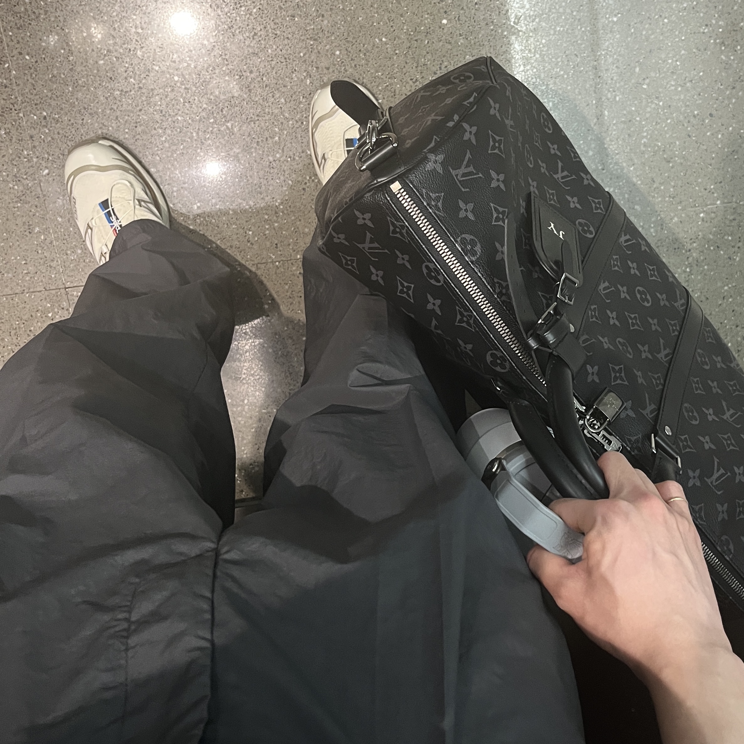 Salomon XT-6 Turtledove, Louis Vuitton Keepall 45 Monogram Eclipse 착용 스타일