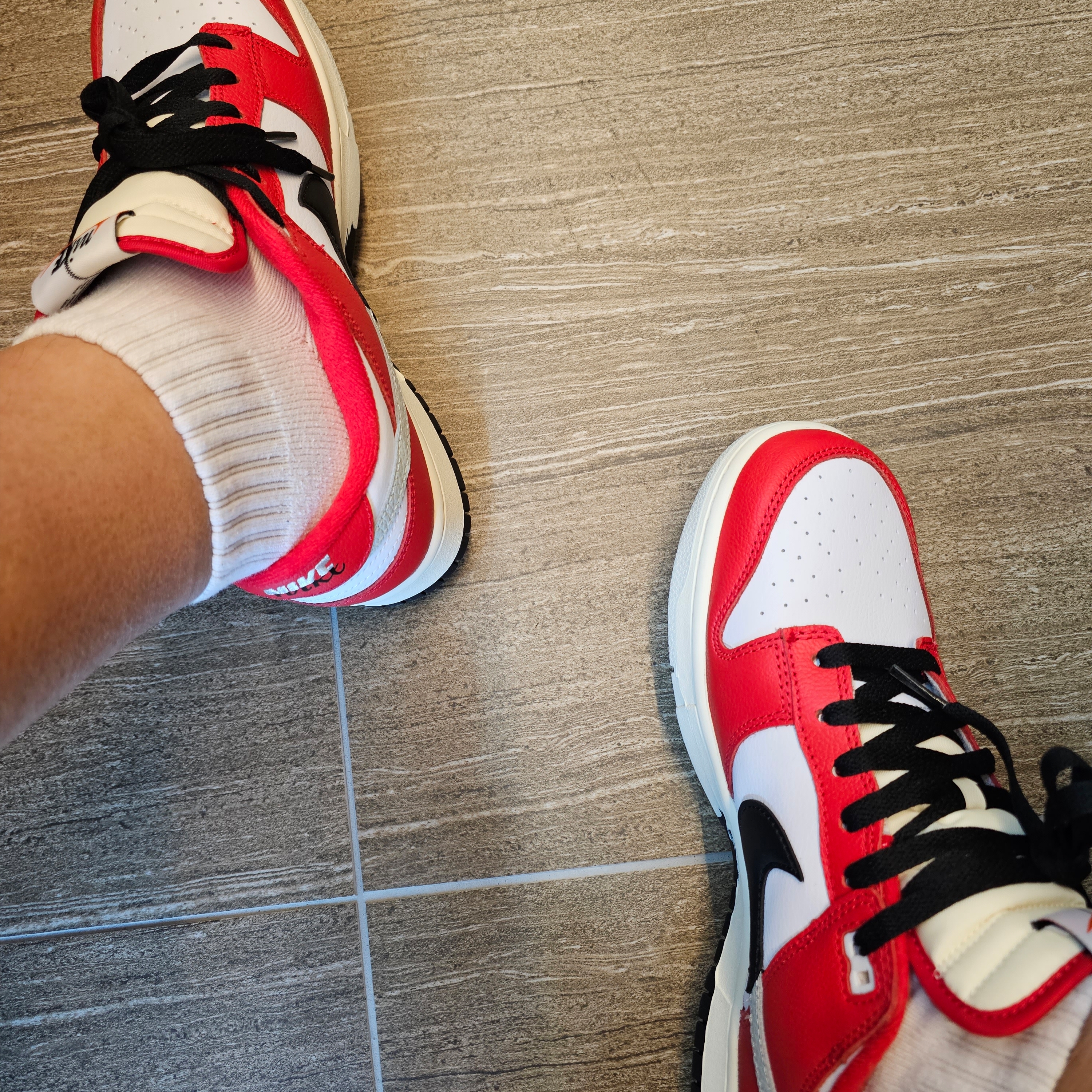 Nike Dunk Low Retro PRM University Red Black 착용 스타일