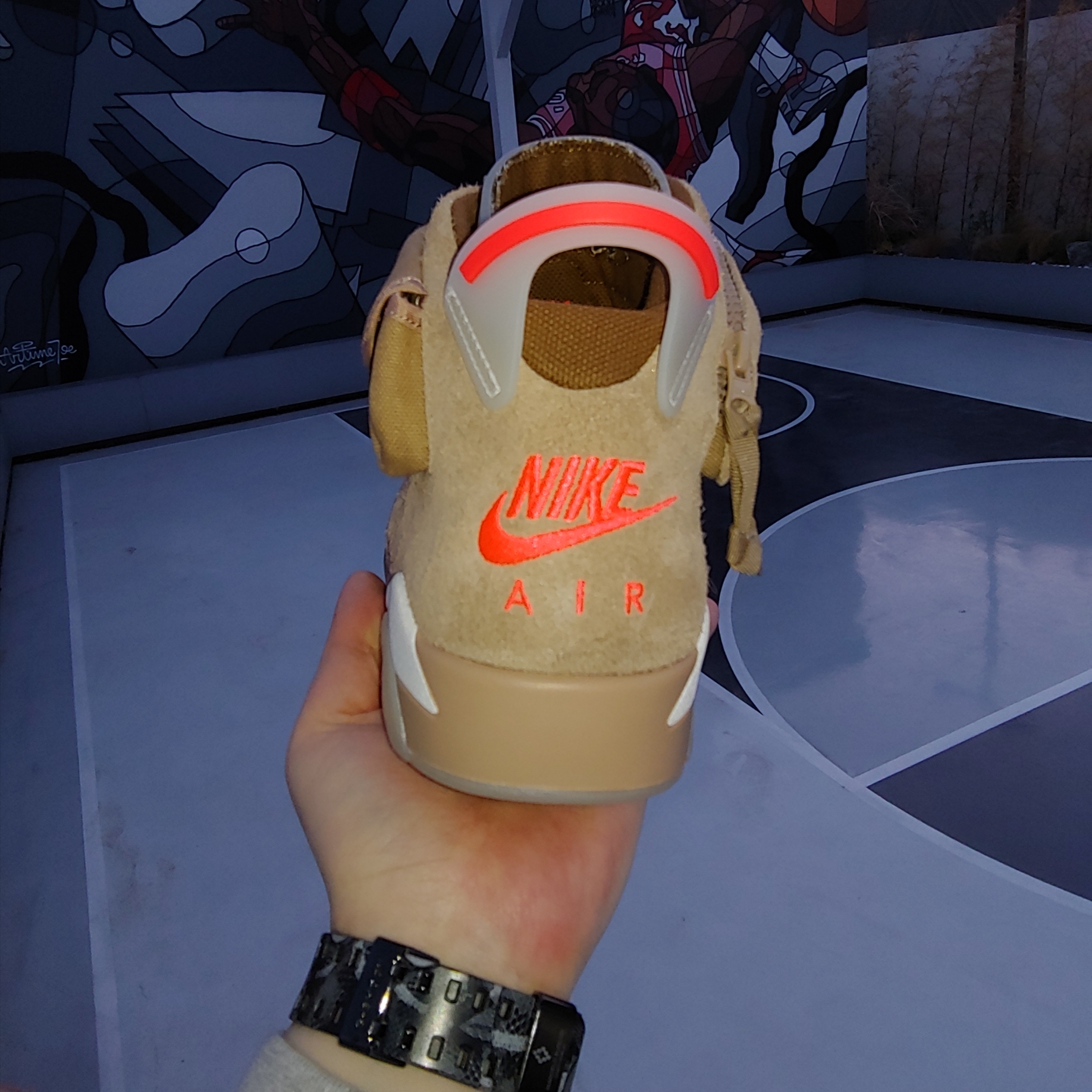 Jordan 6 x Travis Scott Retro SP British Khaki 착용 스타일 - 2