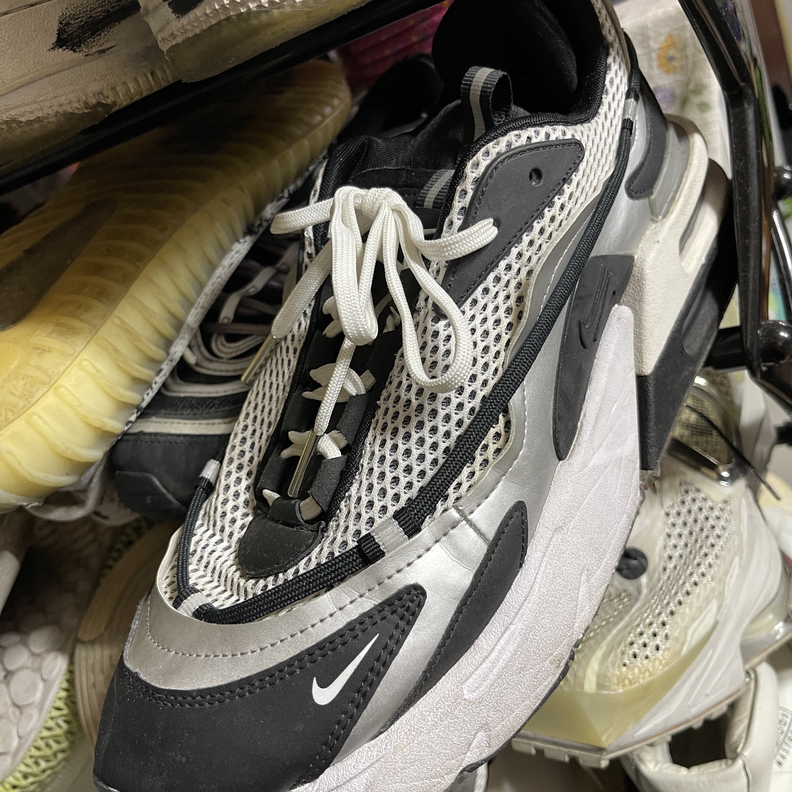 (W) Nike Air Max Furyosa Silver and Black 착용 스타일