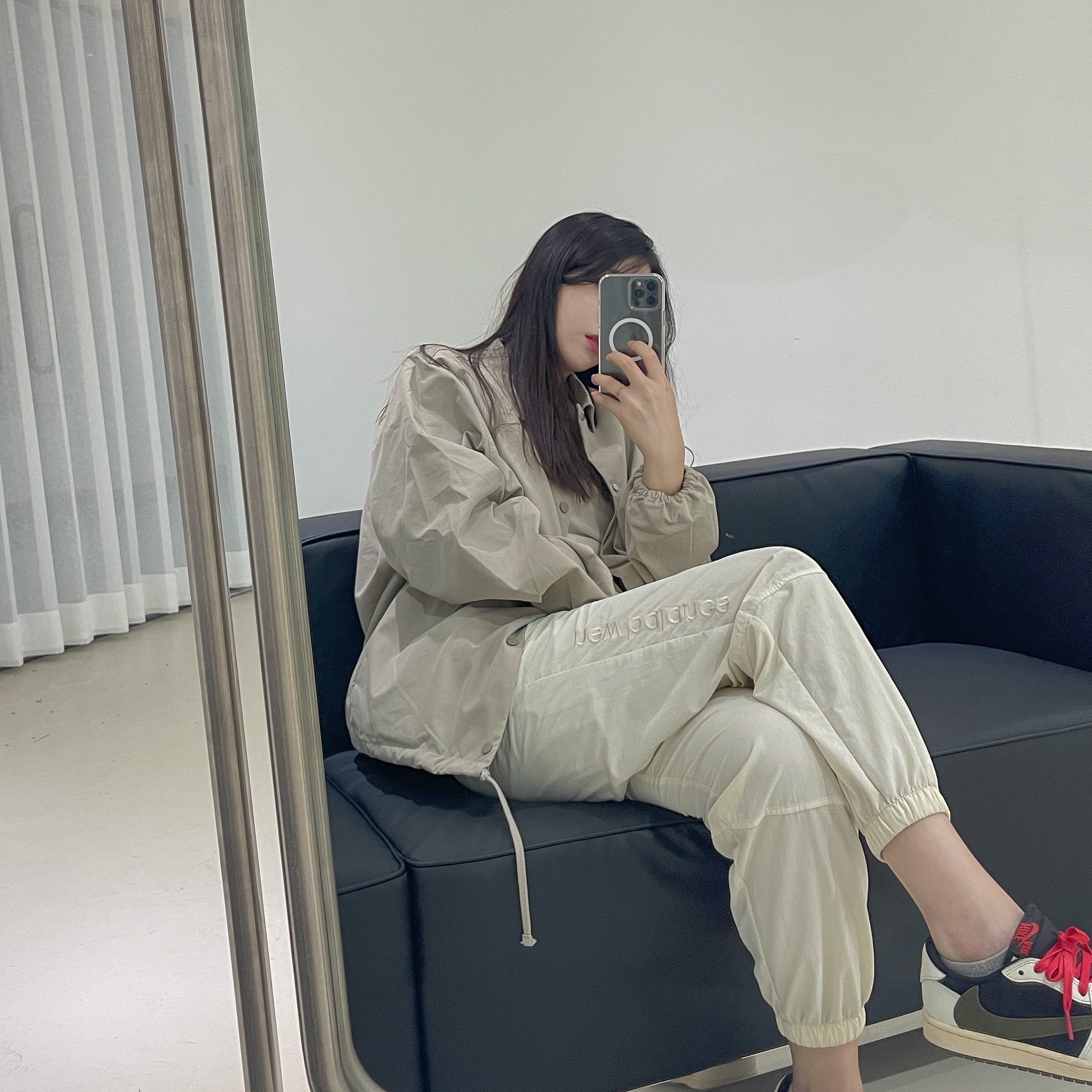 Essentials 1977 Nylon Coaches Jacket Smoke - 22FW 착용 스타일 - 1