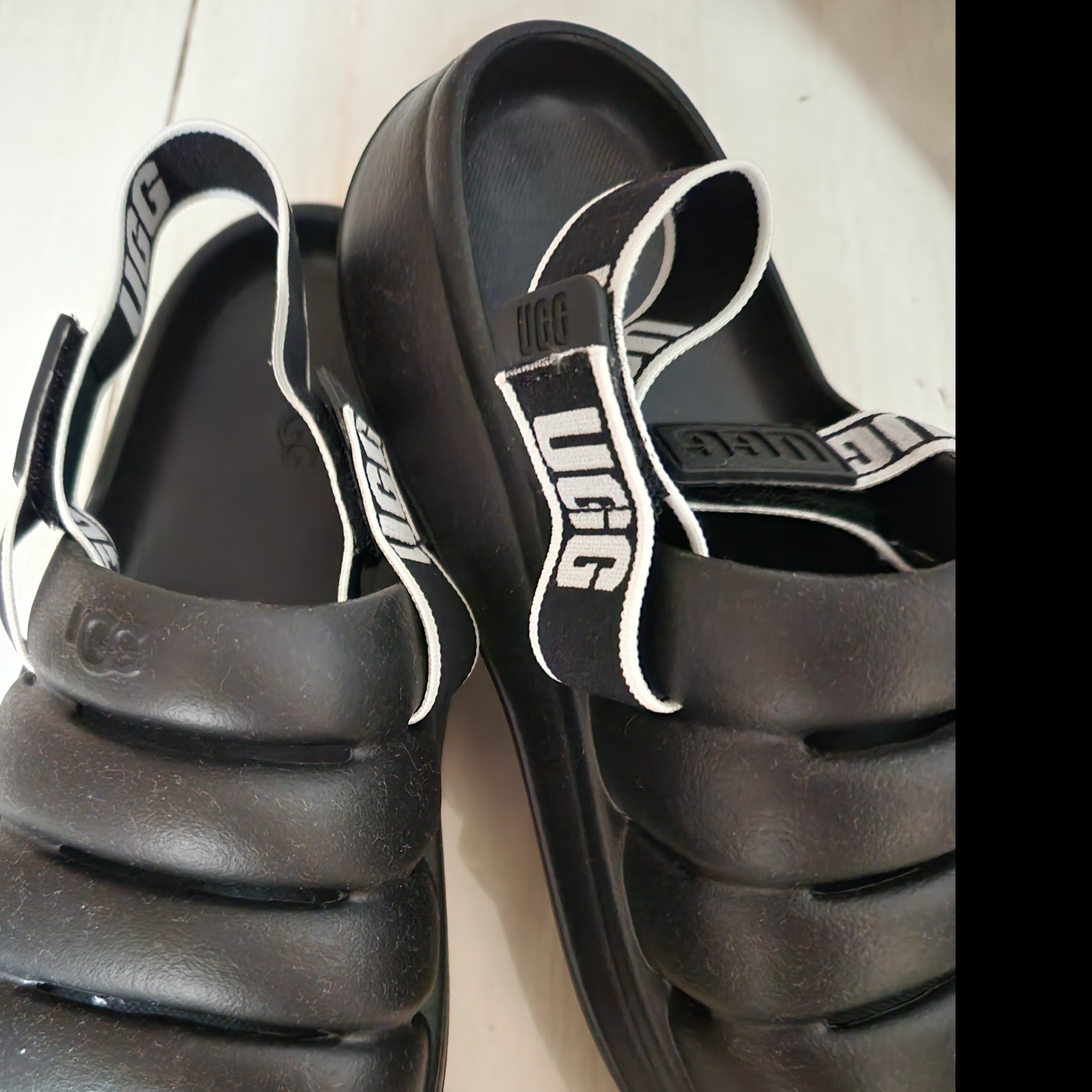 (W) UGG Sport Yeah Slide Black 착용 스타일