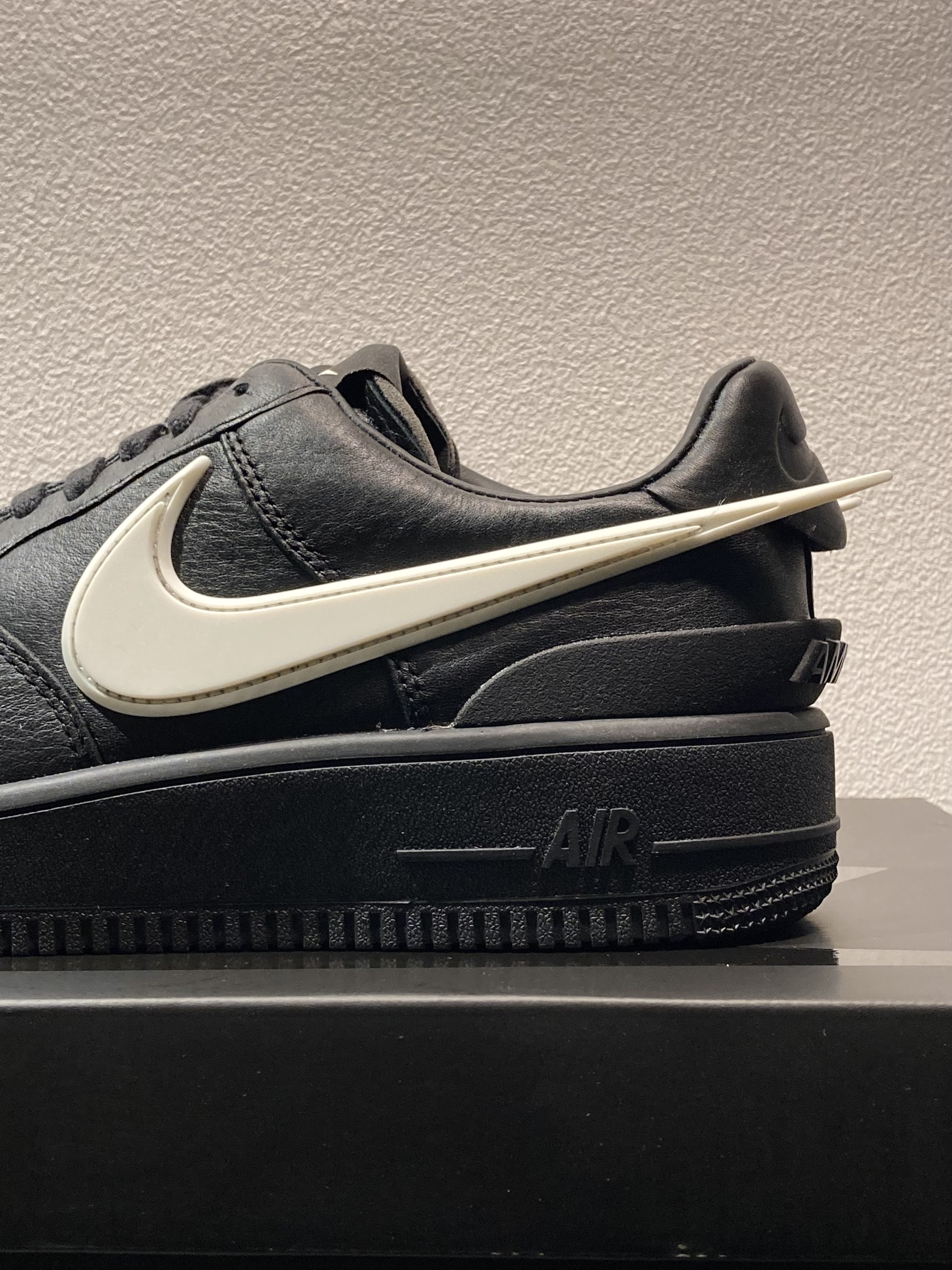 Nike x Ambush Air Force 1 Low SP Black 착용 스타일 - 3