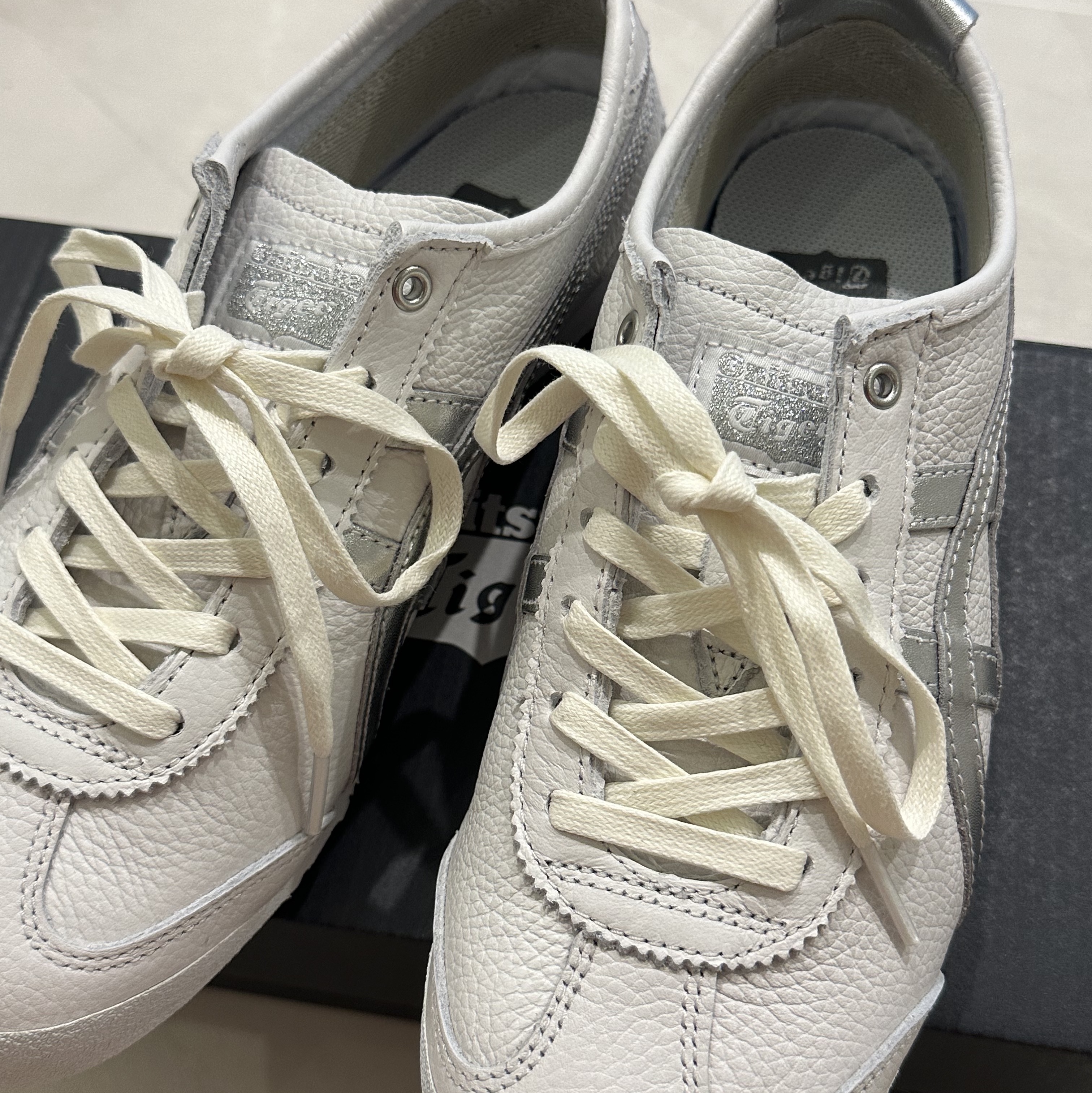 Onitsuka Tiger Mexico 66 White Silver 착용 스타일