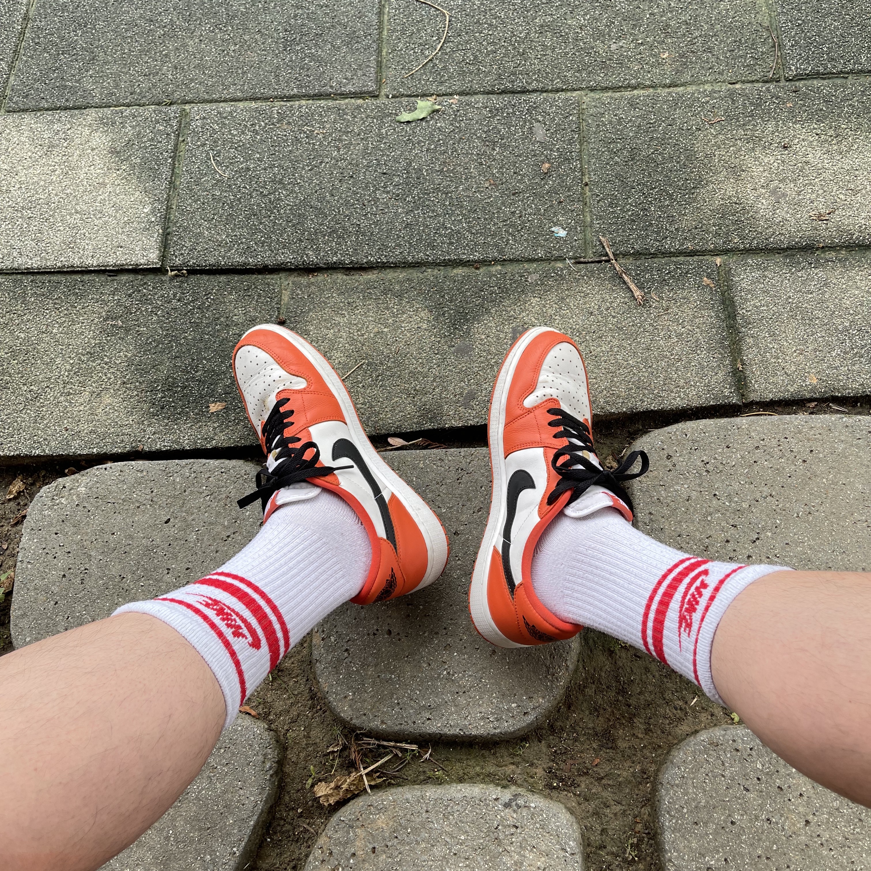 Jordan 1 Low OG Starfish 착용 스타일 - 2