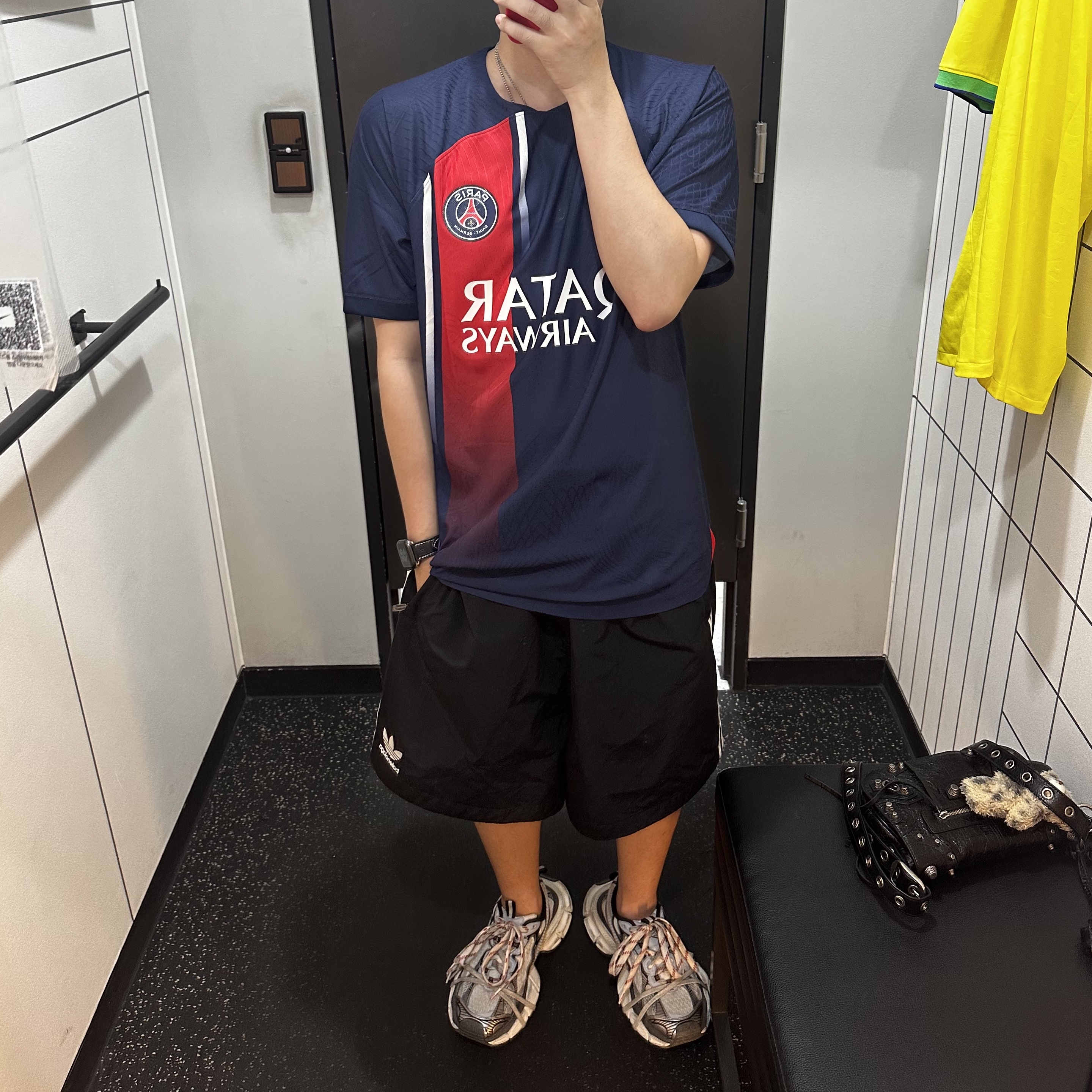 Balenciaga 3XL Sneakers Grey White Red, Nike Paris Saint-Germain 2023/24 Dri-Fit Stadium Home Jersey Midnight Navy (Non Marking Ver.) 착용 스타일