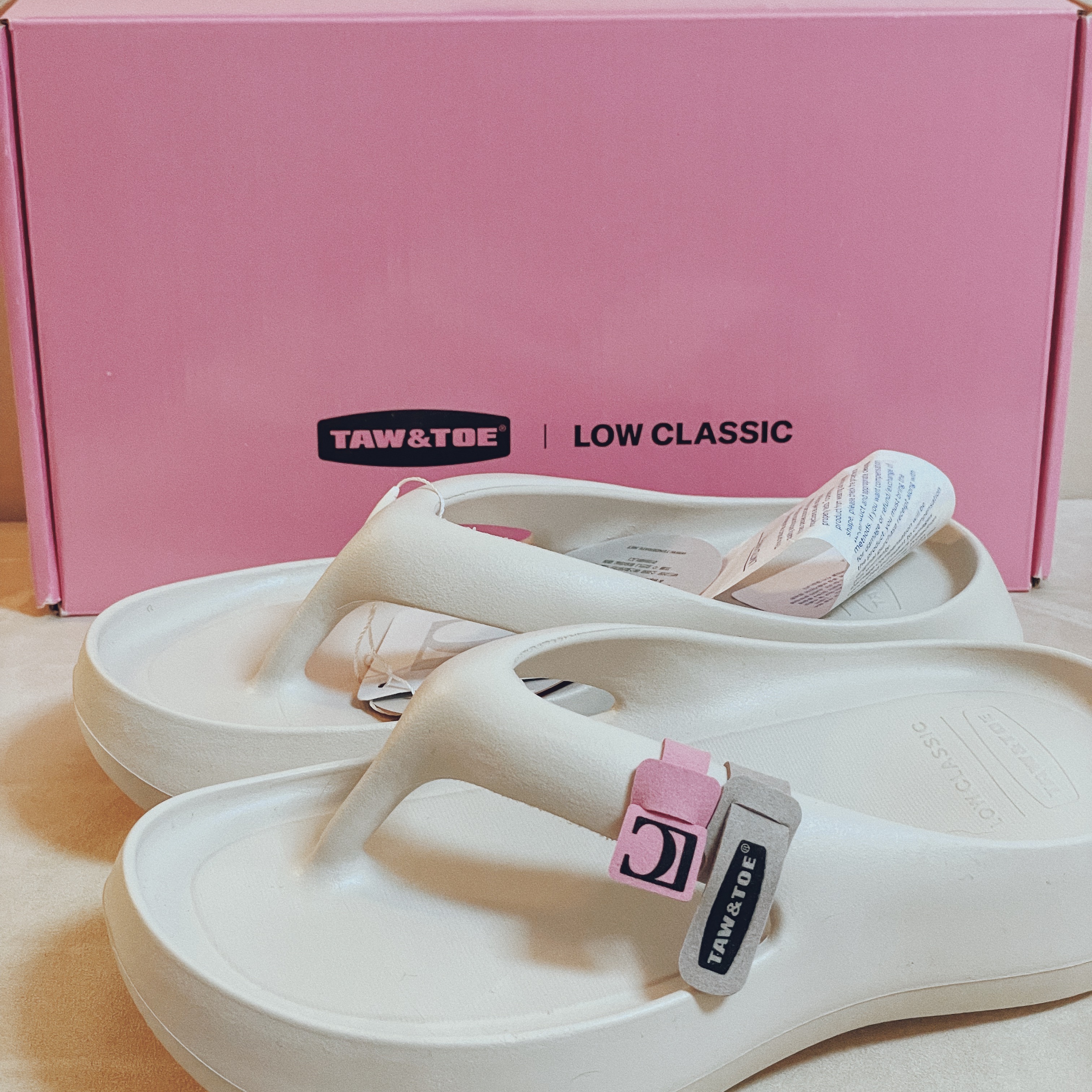 Taw&Toe x Low Classic Platform Flip Flop Cream 착용 스타일