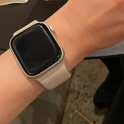 Apple Watch SE 40mm GPS Silver Aluminum Case with Sport Band White (Korean Ver.) 착용 스타일
